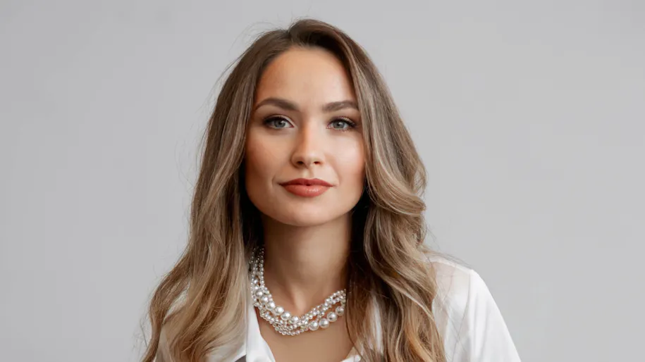 Veronika Khinevich is a business coach for creatives