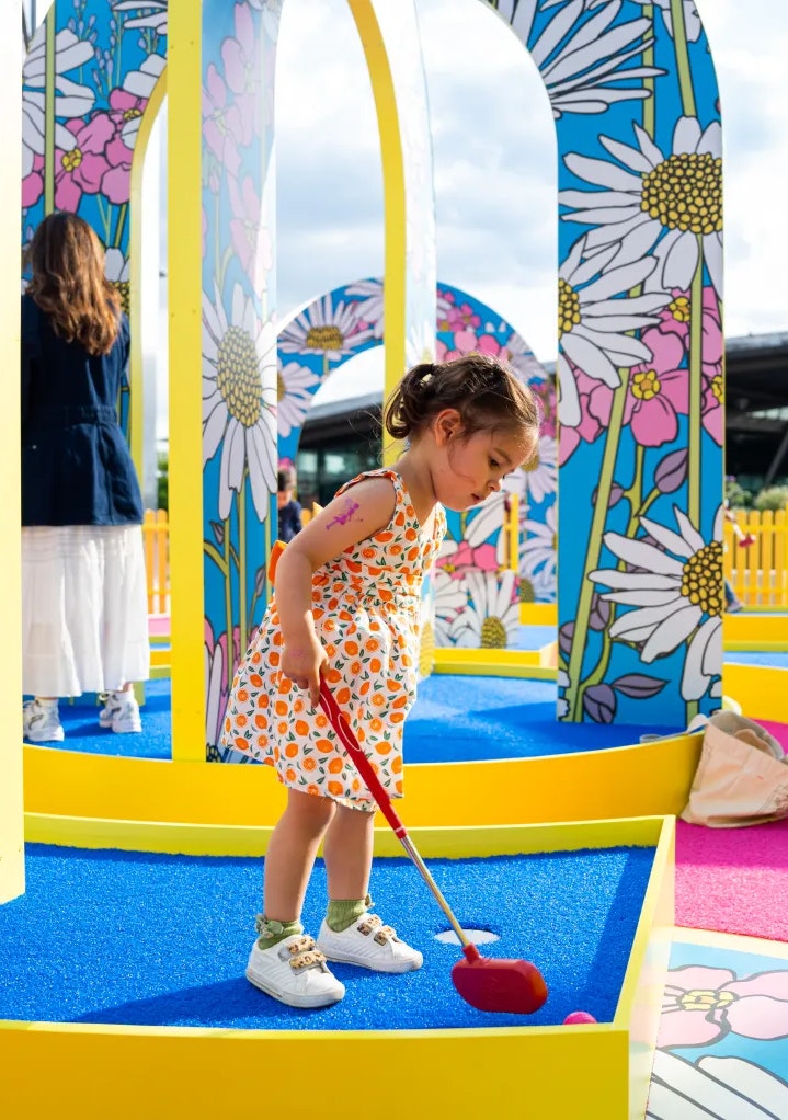 Greenwich has its own pop-up flower-themed mini golf course