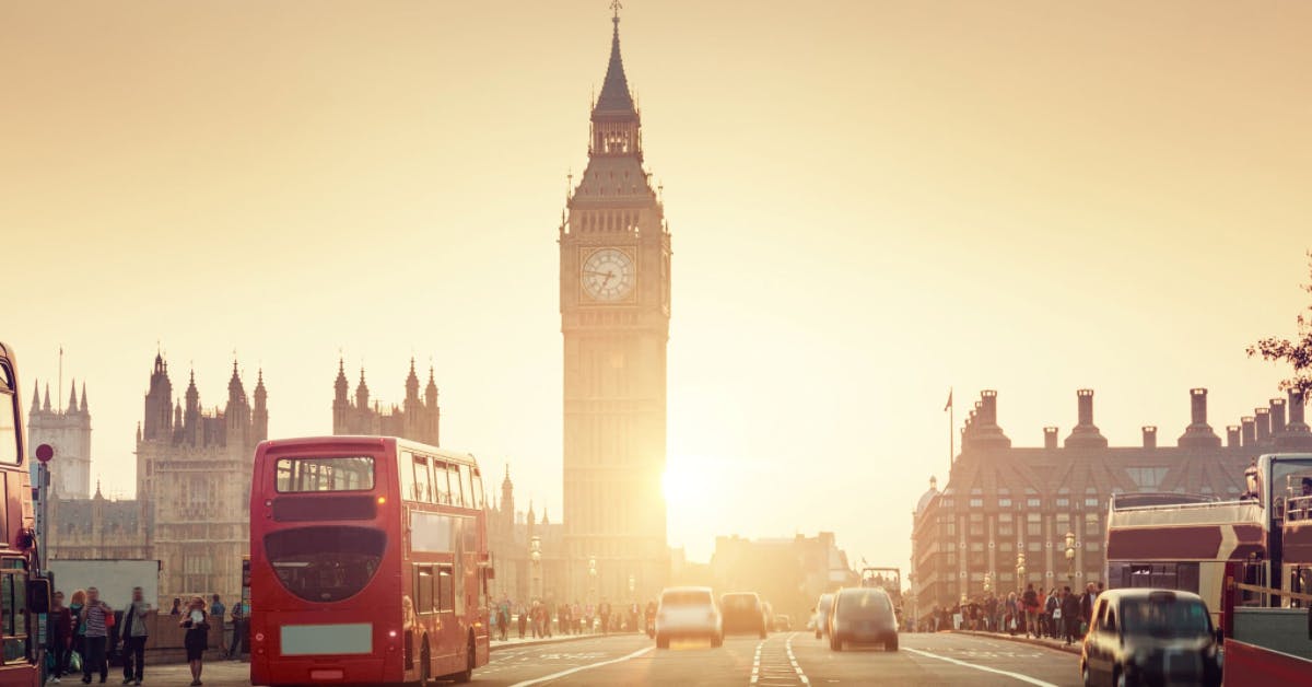La torre del Big Ben es uno de los principales reclamos de Inglaterra en el Reino Unido. ¿Quieres pedir presupuesto para un vuelo charter privado para grupos?