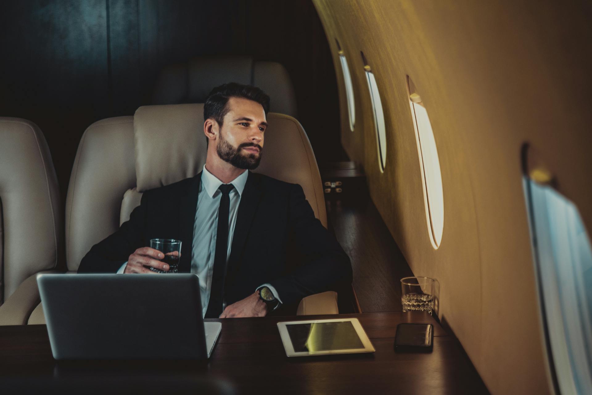 Offer your clients or employees the best with private charters to reach any meeting or conference in total comfort and luxury.