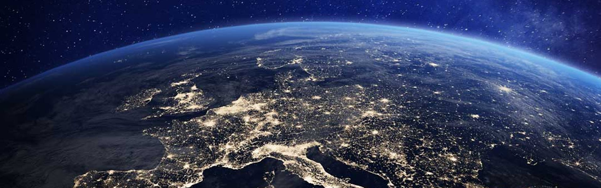 Vista de Europa desde un avión chárter privado. Viaje alrededor del mundo con un chárter privado para grupos