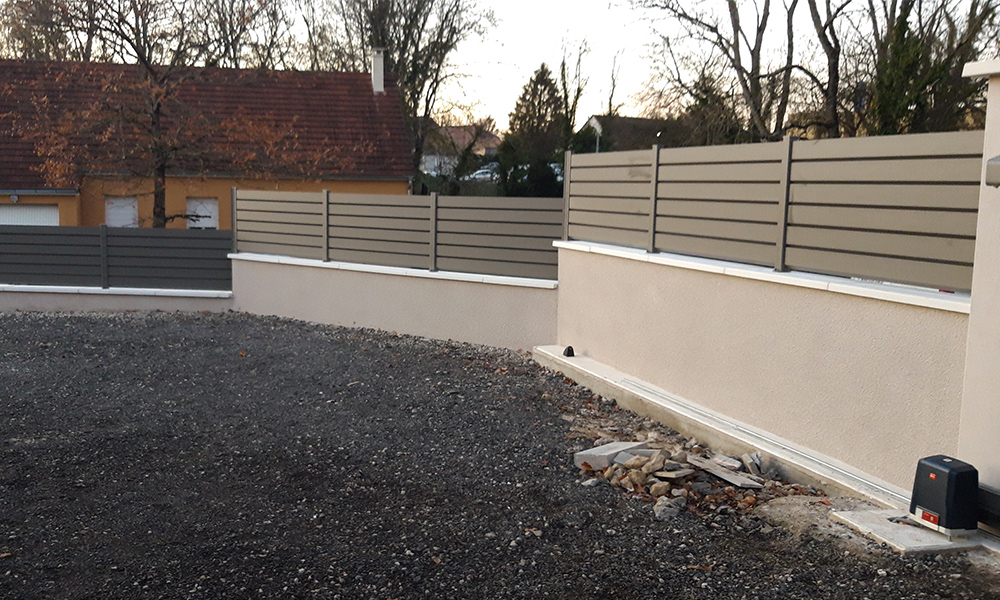 Clôture extérieure menuiserie