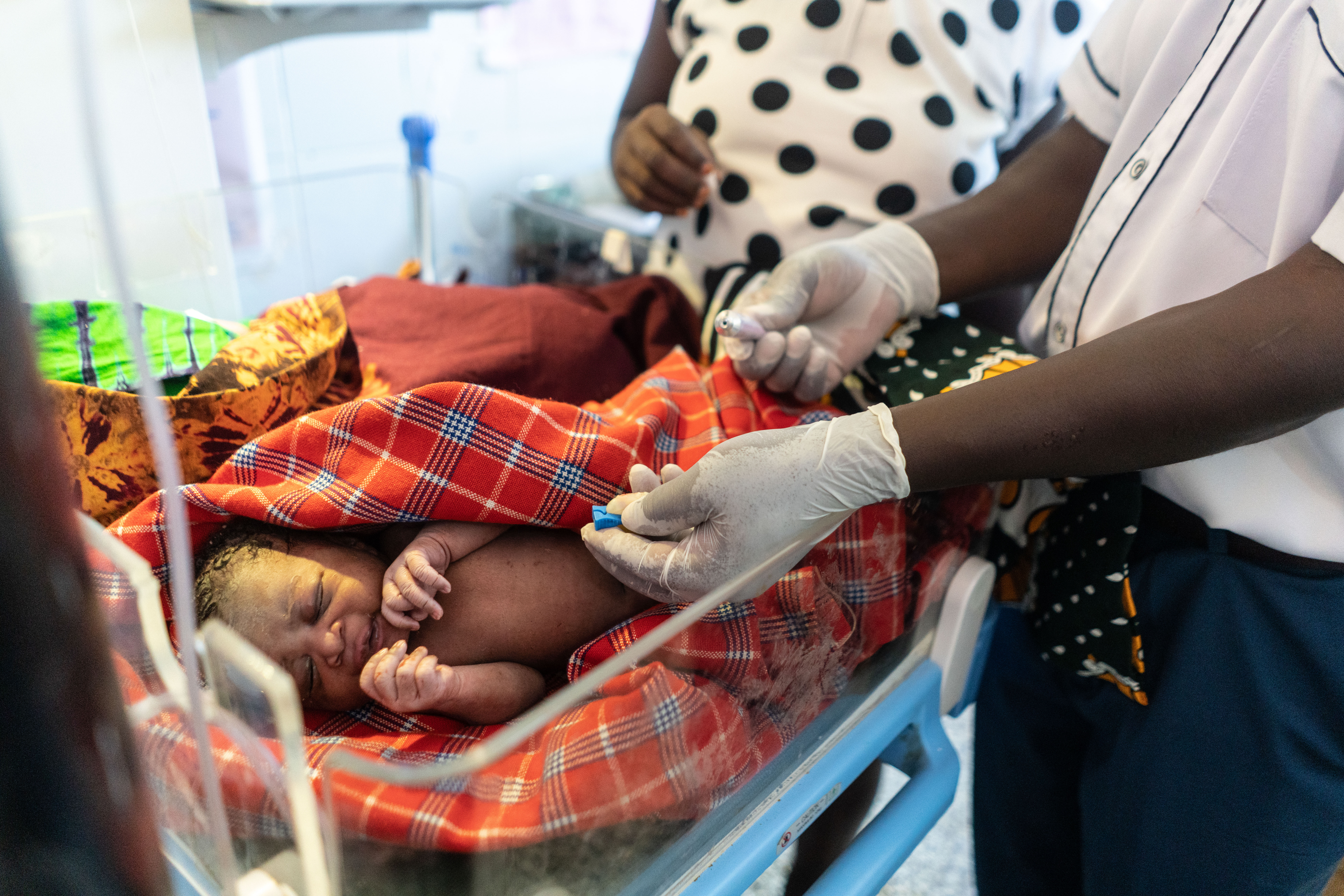 Nurse applying chlorhexidine