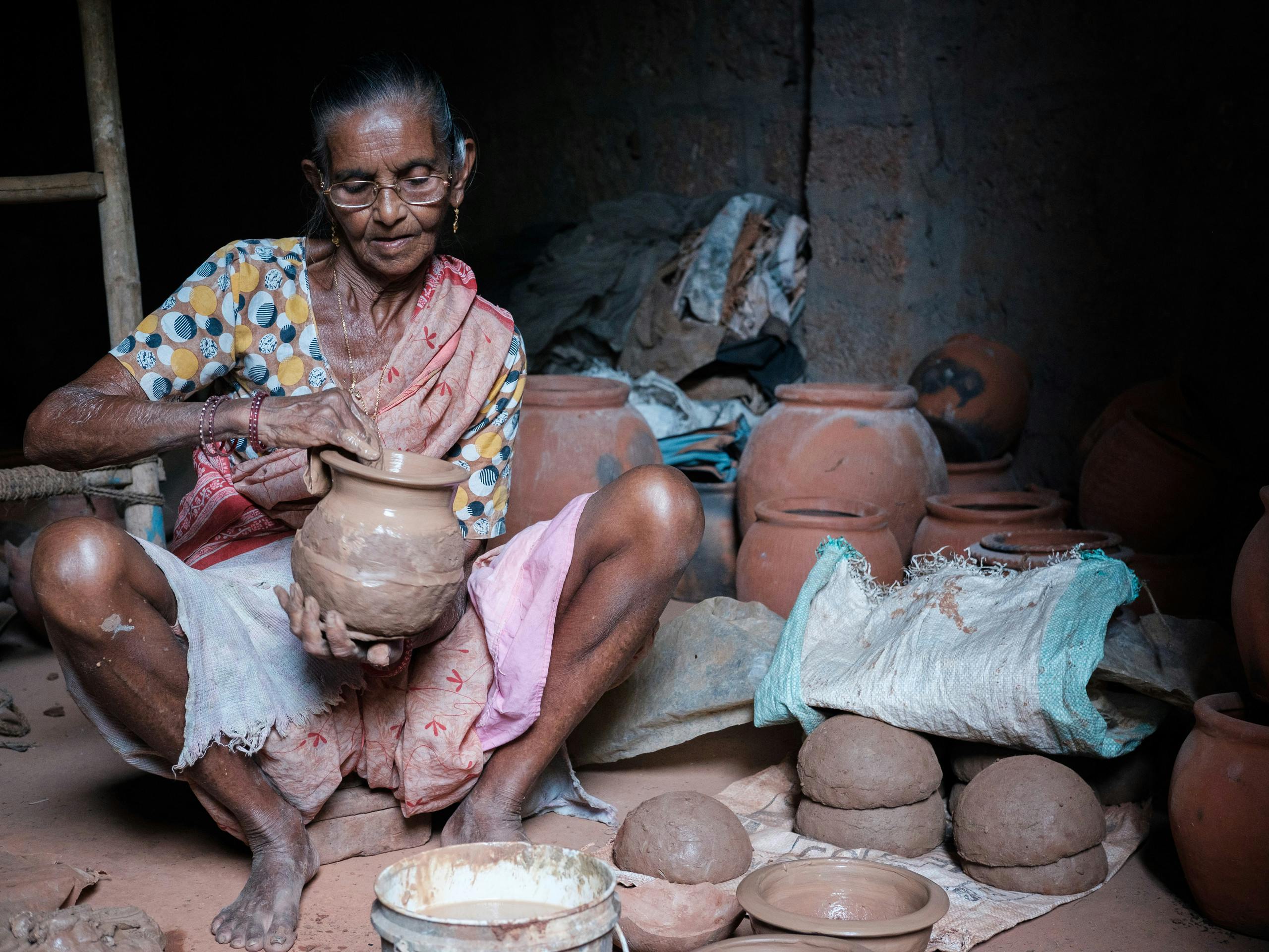 Main area of Teresa Wallace’s studio where she demonstrates throwing without a pottery wheel. Goa, India. December 2017 Photograph: Guido van Helten