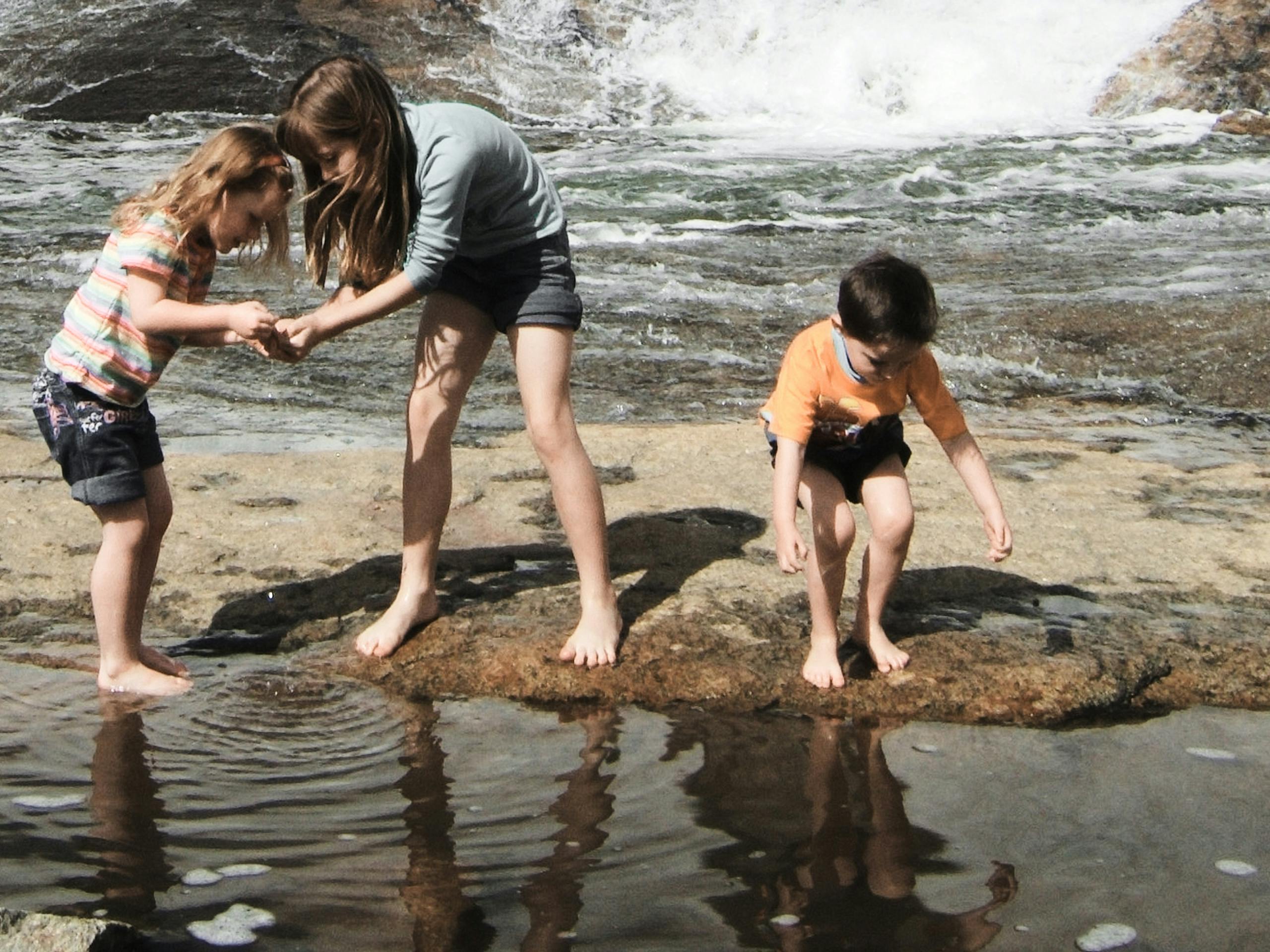Family picture at the Wellington Dam, Western Australia, September 2020 Cain Family Archive