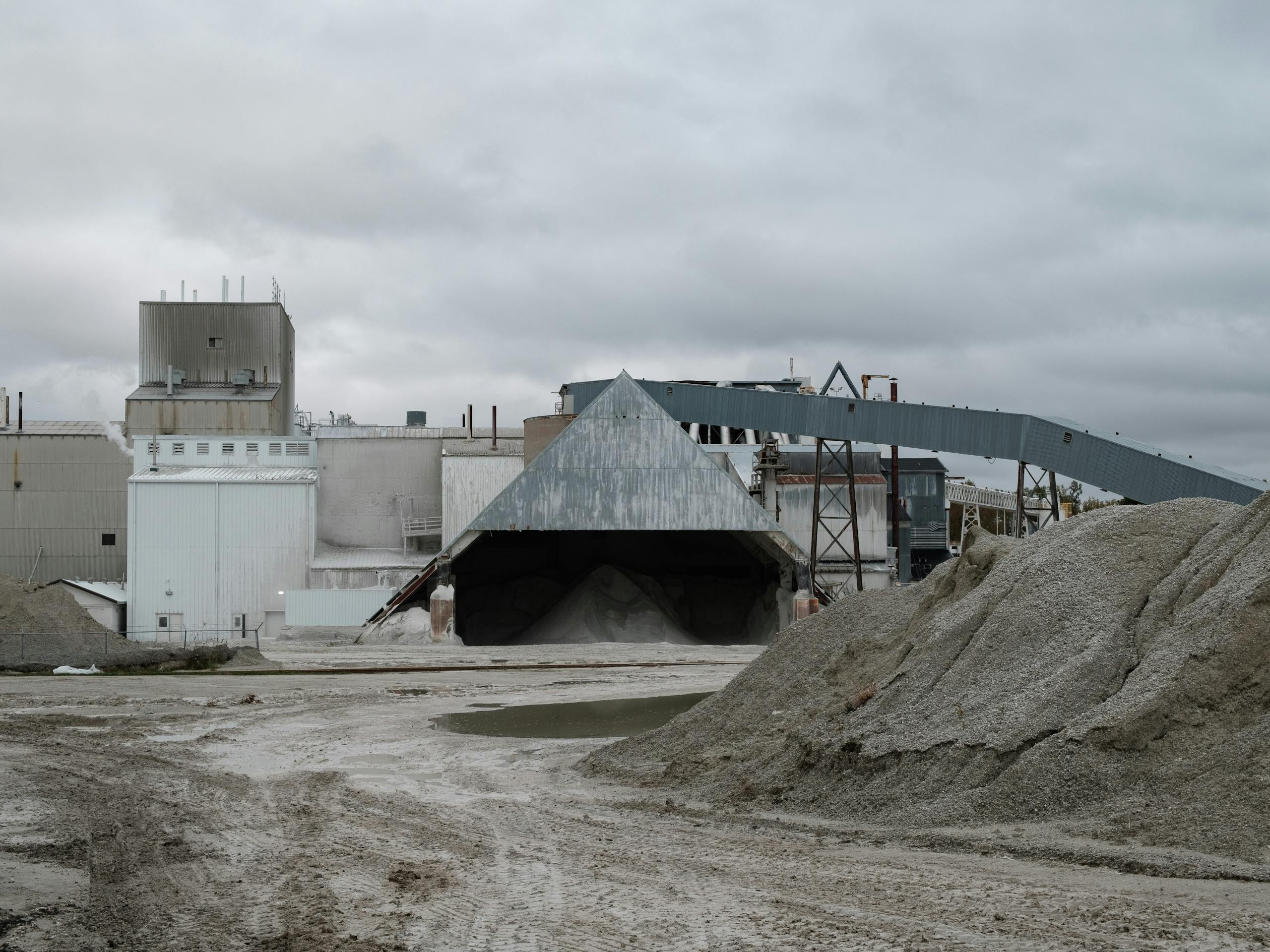 United States Gypsum Plant. Fort Dodge, Iowa, USA. September 2018 Photograph: Guido van Helten