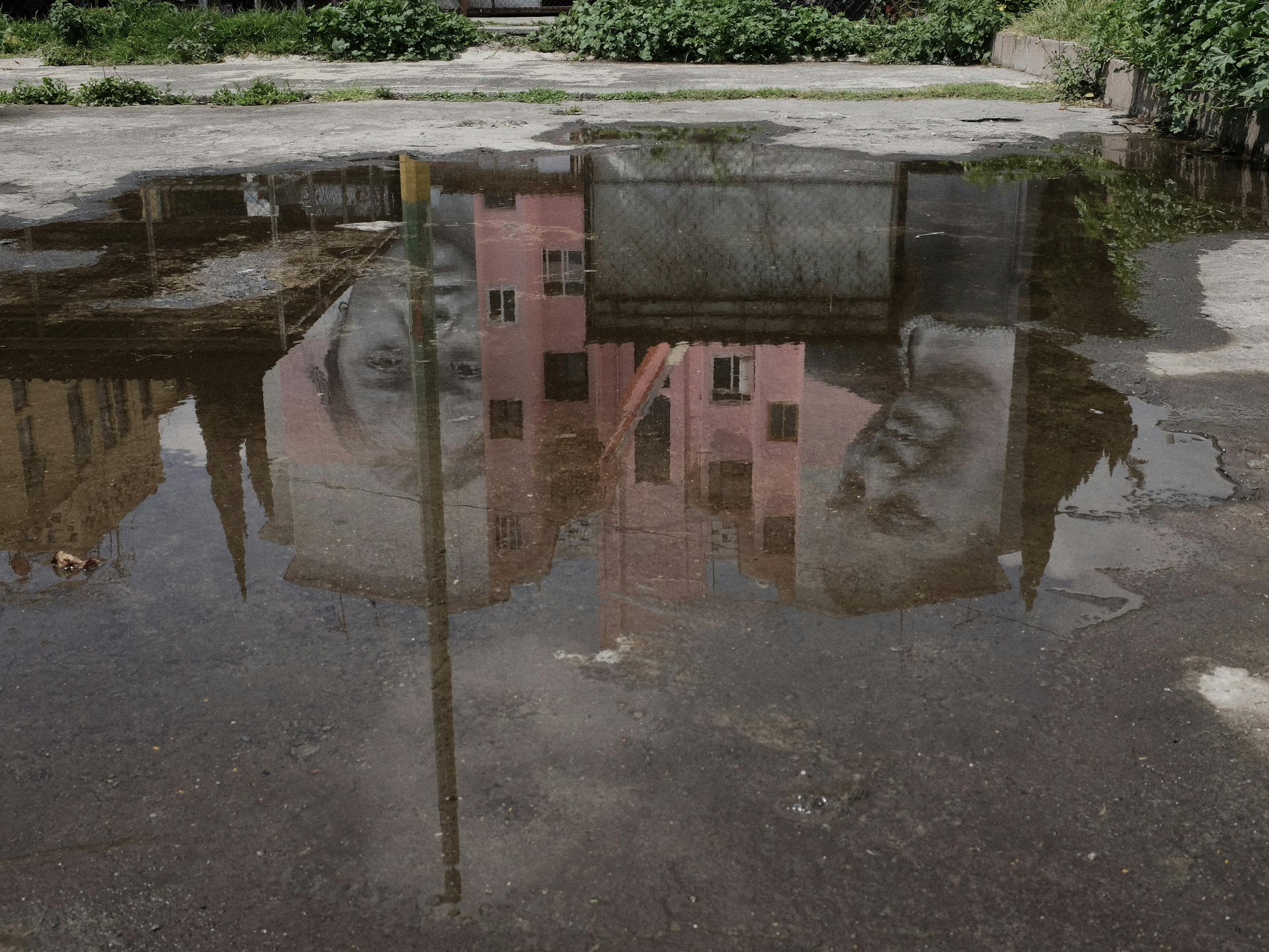 The re-painting of the building in Mexican Pink, Ecatepec, Estado de México, Mexico. July 2016 Photograph: Guido van Helten
