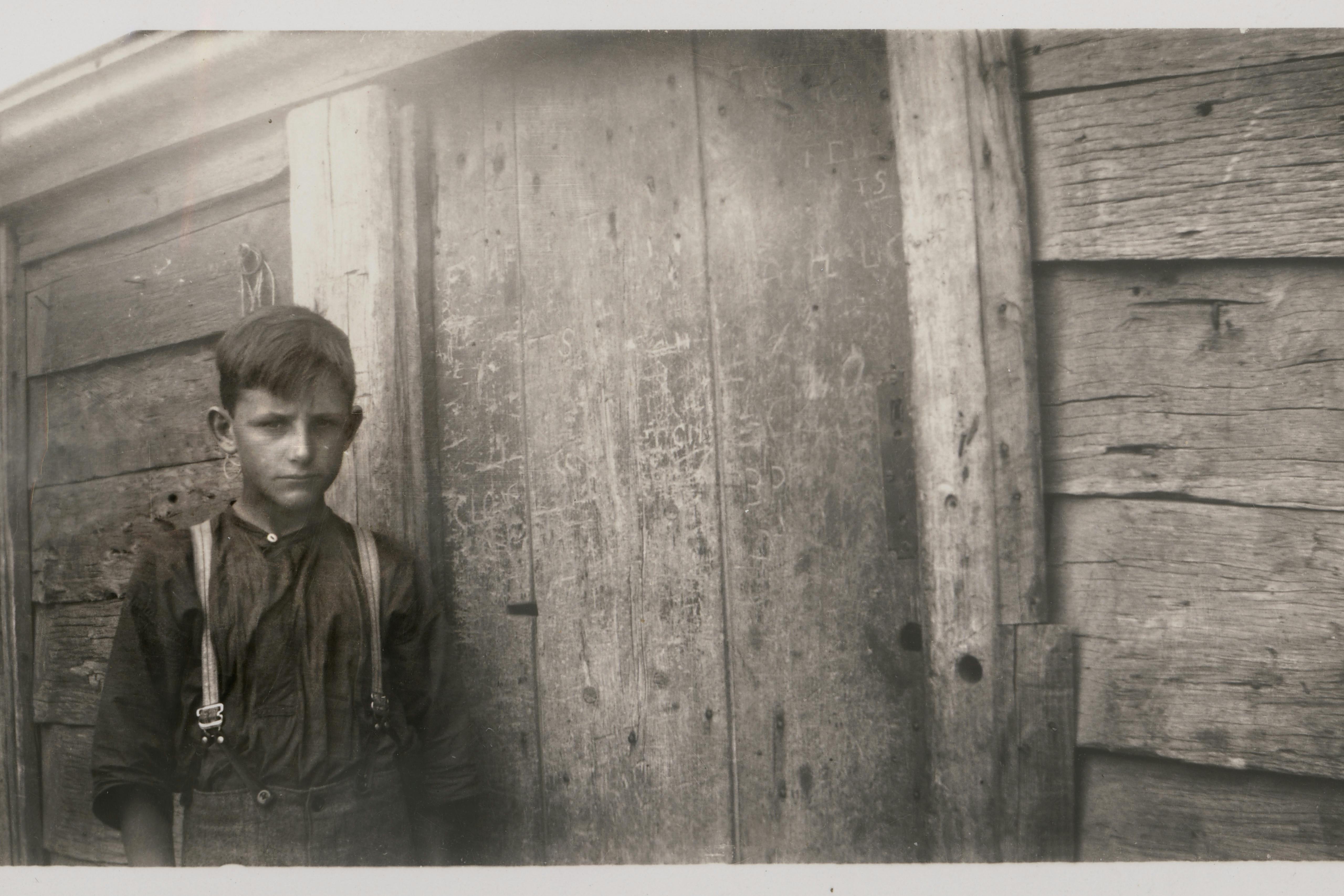 Back door of the Kelly homestead Eleven Mile Creek Glenrowan West National Library of Australia. 1922 Photograph: Leo P. Ryan