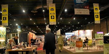 Vu de l'intérieur du salon de l'habitat