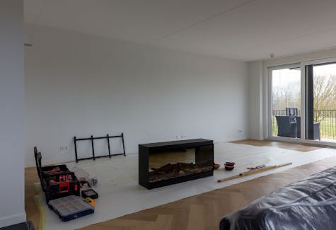 Installatie haardwand appartement