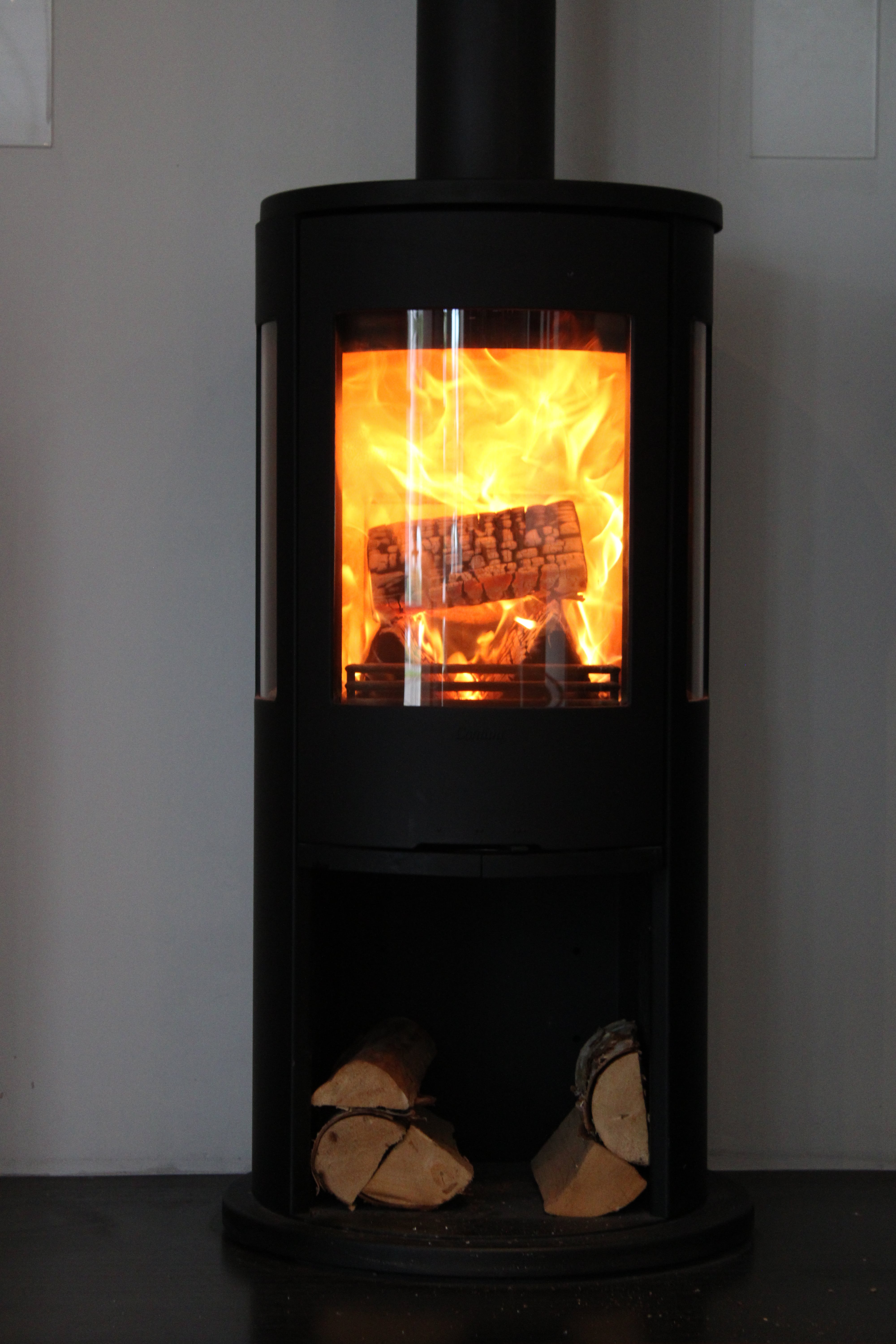 Houtkachel brandend