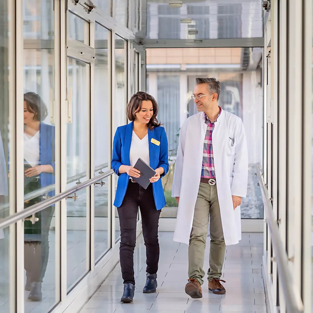 Fachärzte der Rehaklinik beim Rundgang