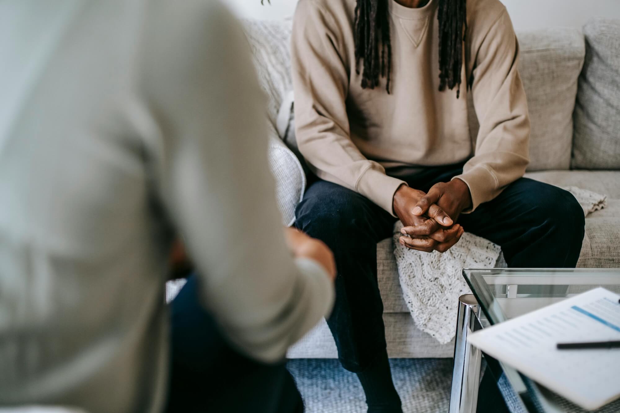 Patient mit Arzt im Therapiegespräch