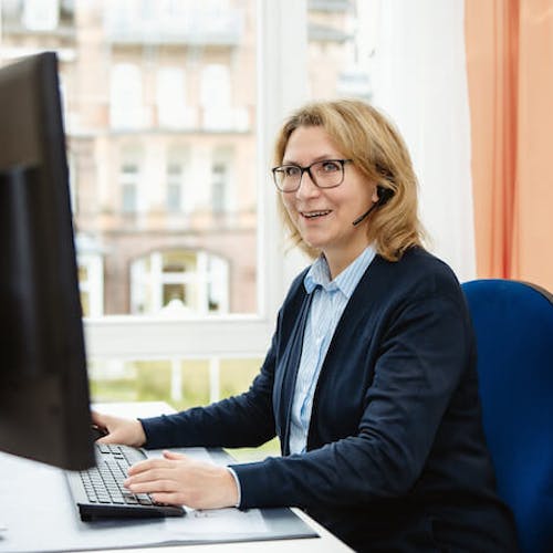 Kontakt-Dame der Habichtswald Reha-Klinik