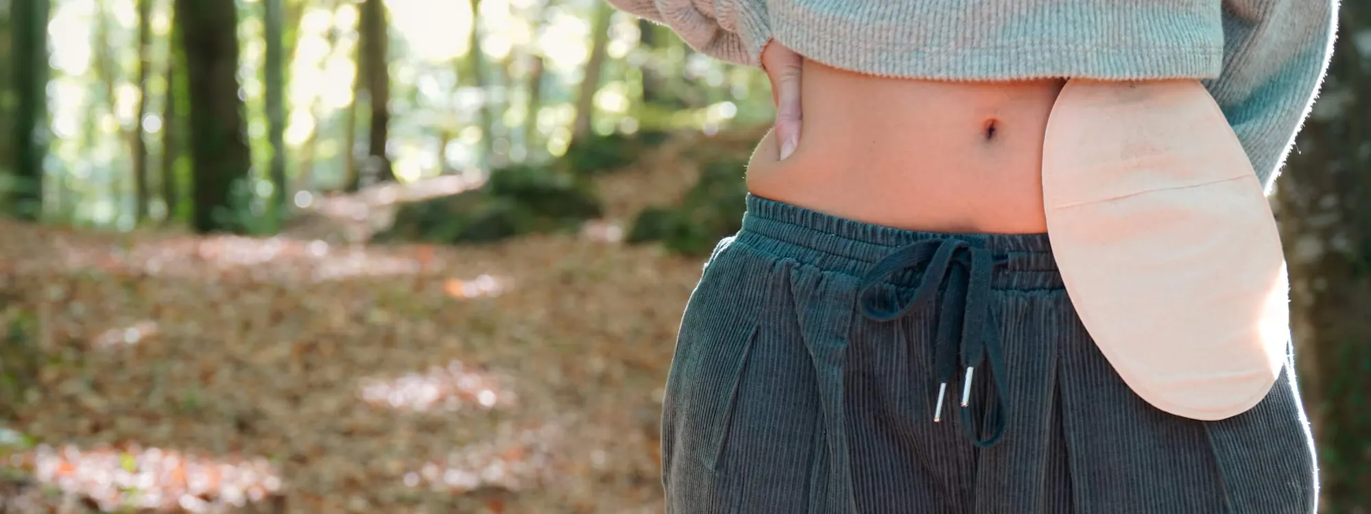 Frau mit Stoma am Bauch