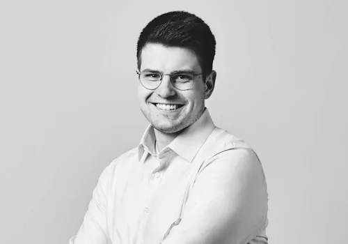 Nick Jacob tor Weihen, Analyst