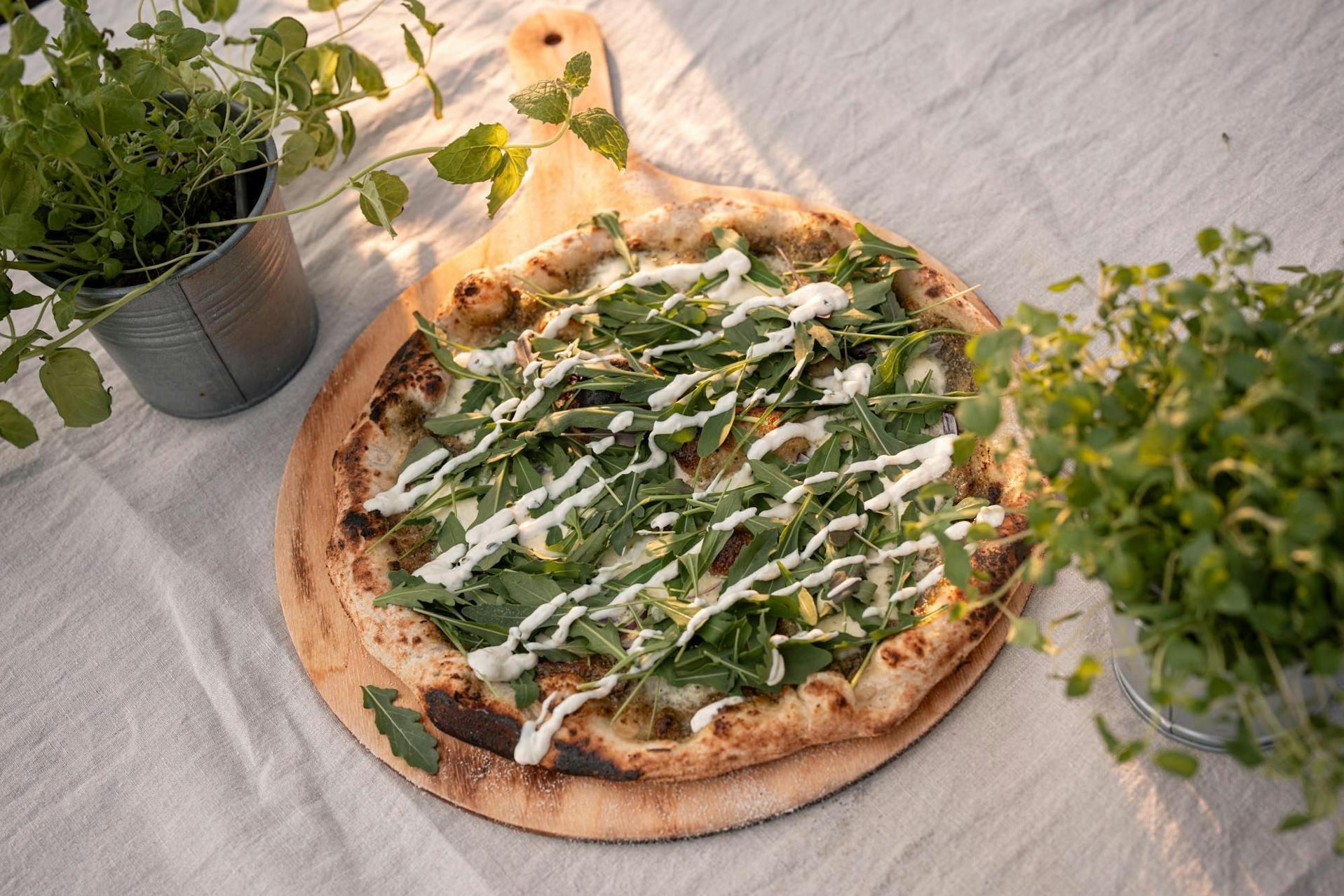 pizza uppskrift hagkaup shake&pizza margarita pizzadeig pizzasósa pestó pizzadeig