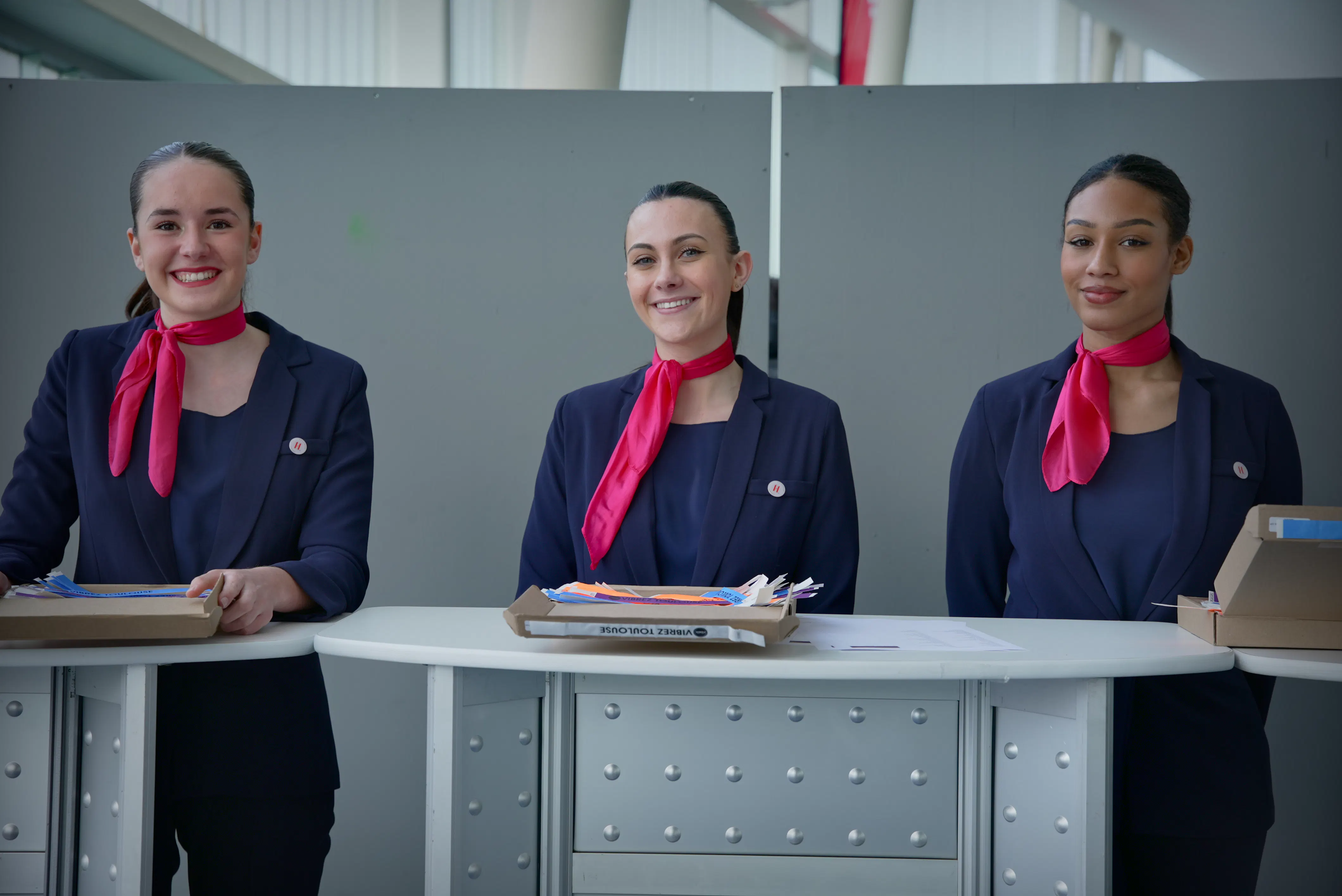 Équipe d'hôtesses d'accueil mobilisée pour la réception des clients au Fenix Handball Toulouse