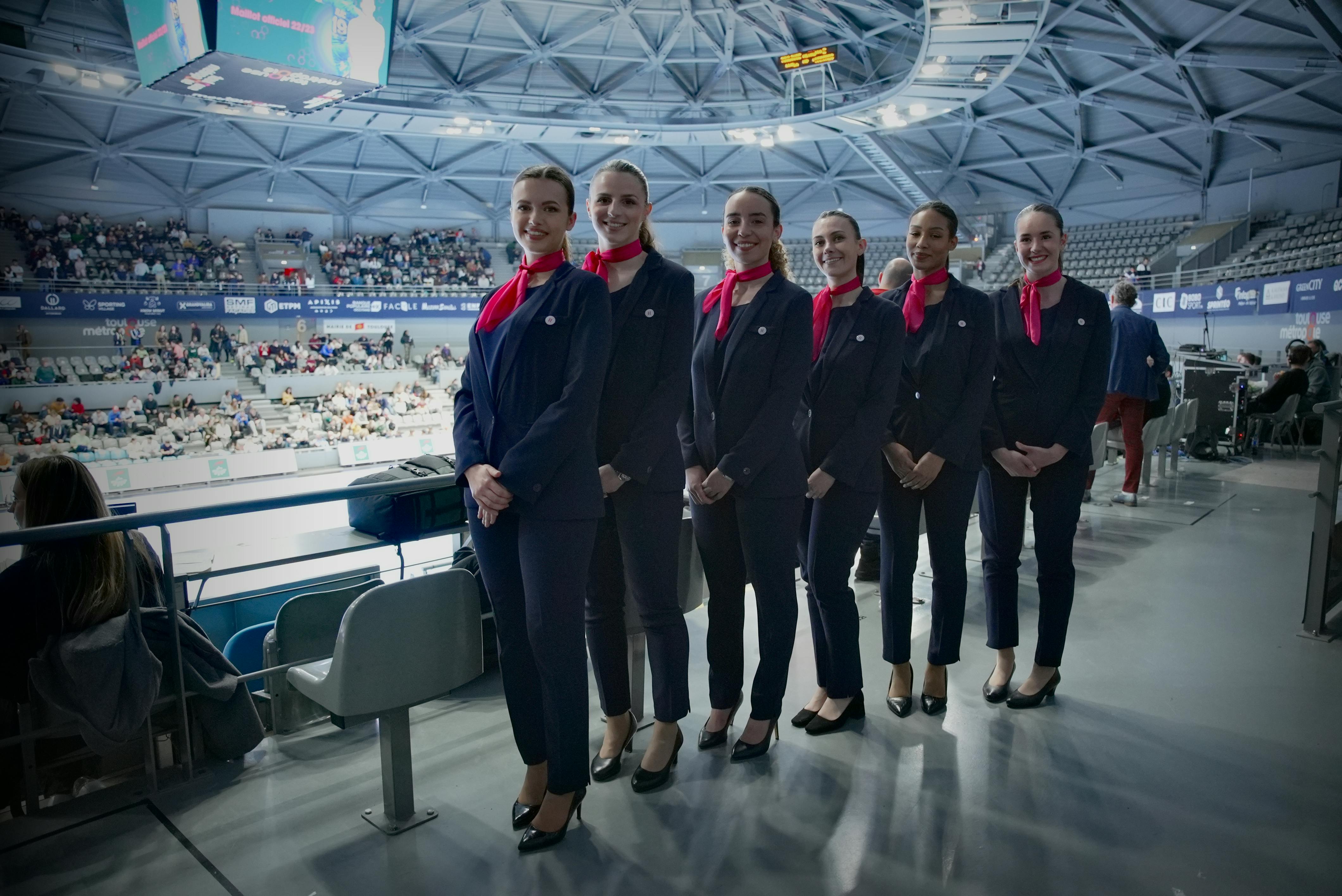 Staff événementiel sportif en uniforme à Toulouse