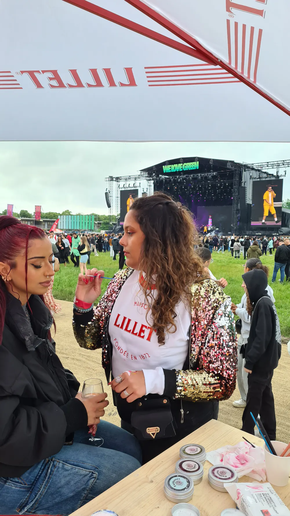Maquilleuse en festival pour la marque Lillet