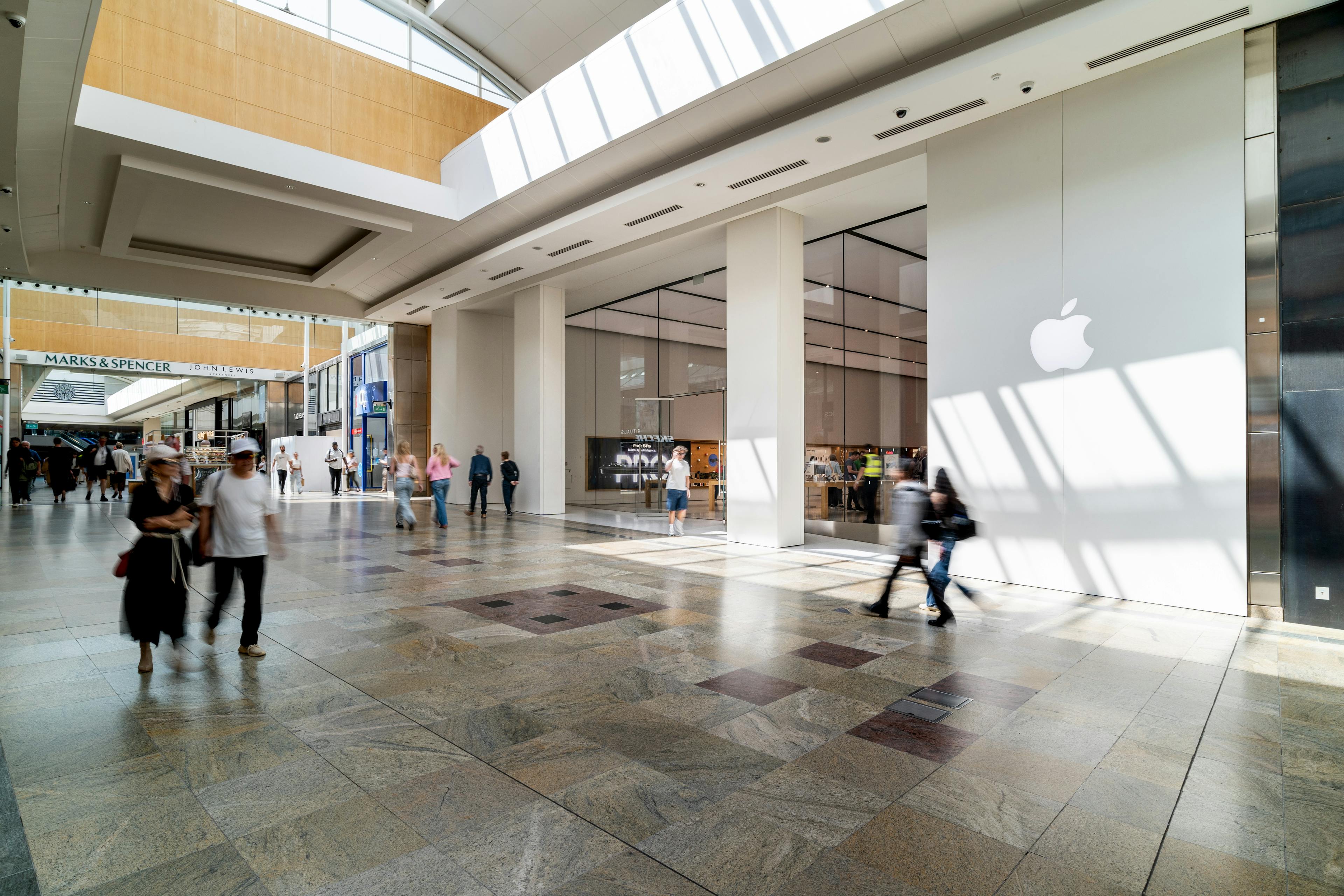 Apple Storefront at Westquay