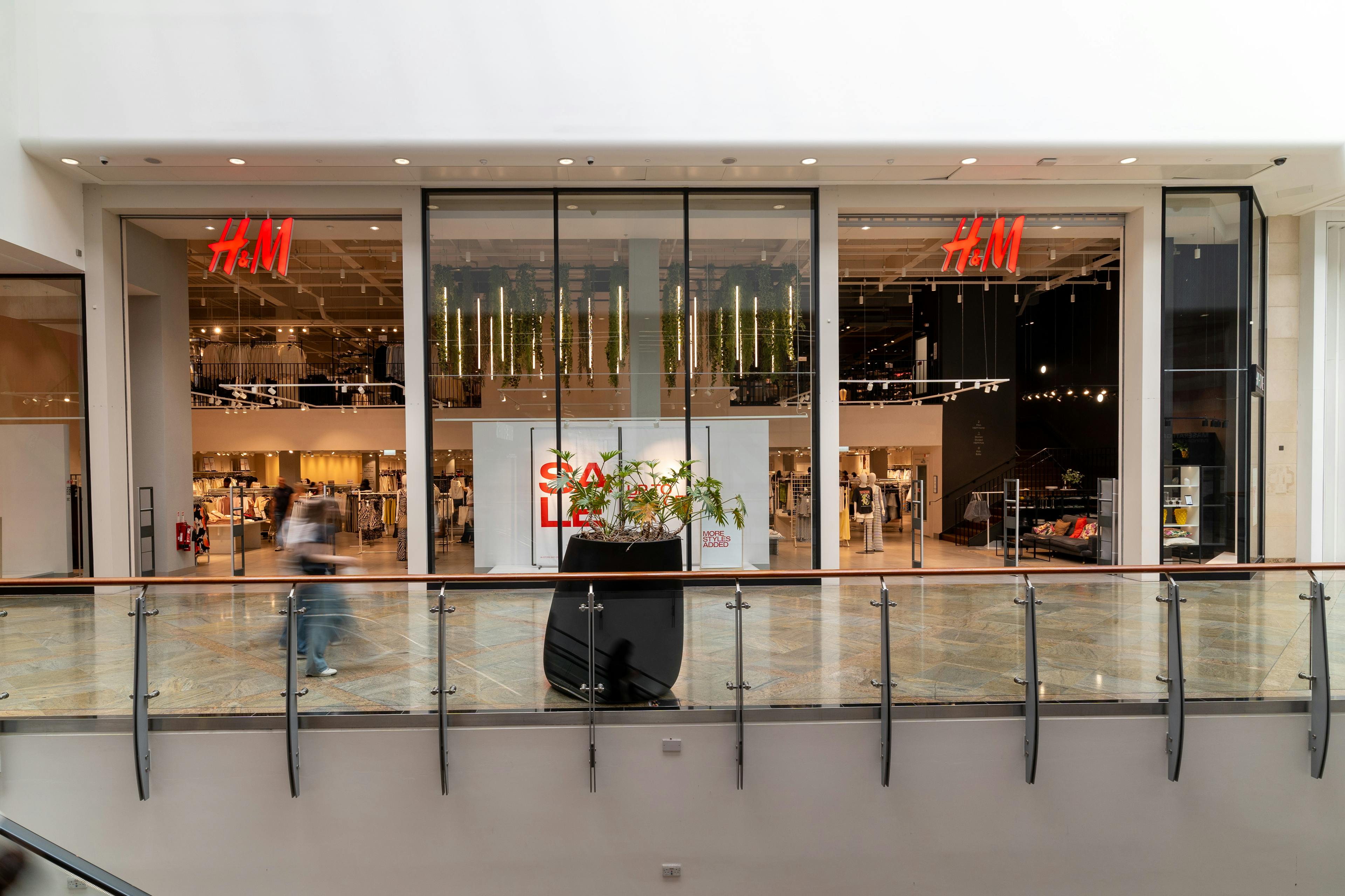 H&M at The Oracle