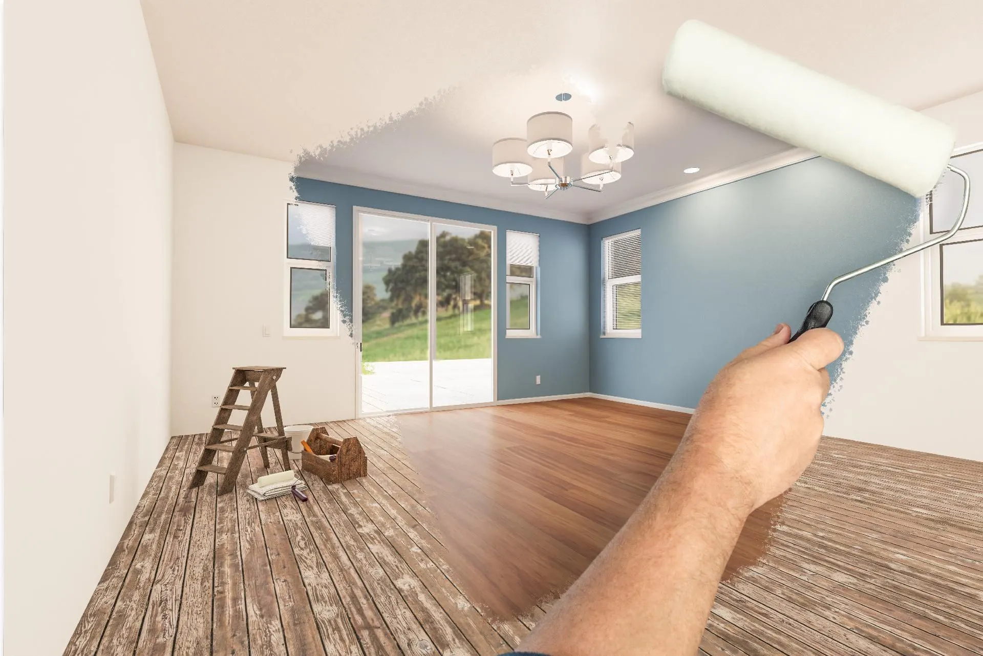 Renovierung eines Wohnraums mit frischem Wandanstrich und modernisiertem Boden als Beispiel für professionelle Maler- und Ausbauarbeiten.