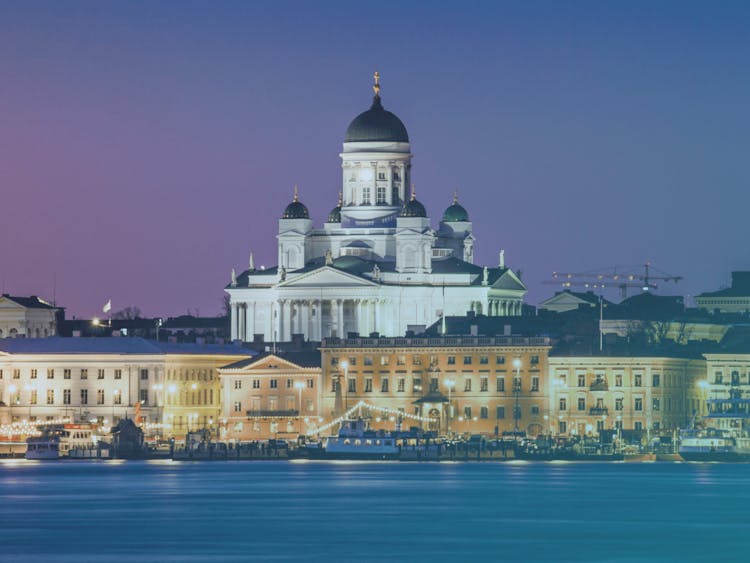 Finlandiya'nın başkenti Helsinki, ülkenin güney kıyısında Finlandiya Körfezi boyunca yer almaktadır.