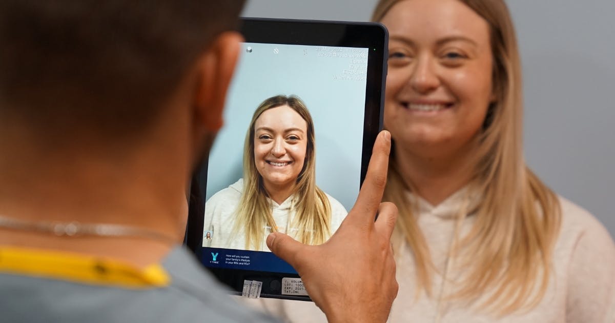 What does a jelly roll look like under the eye?