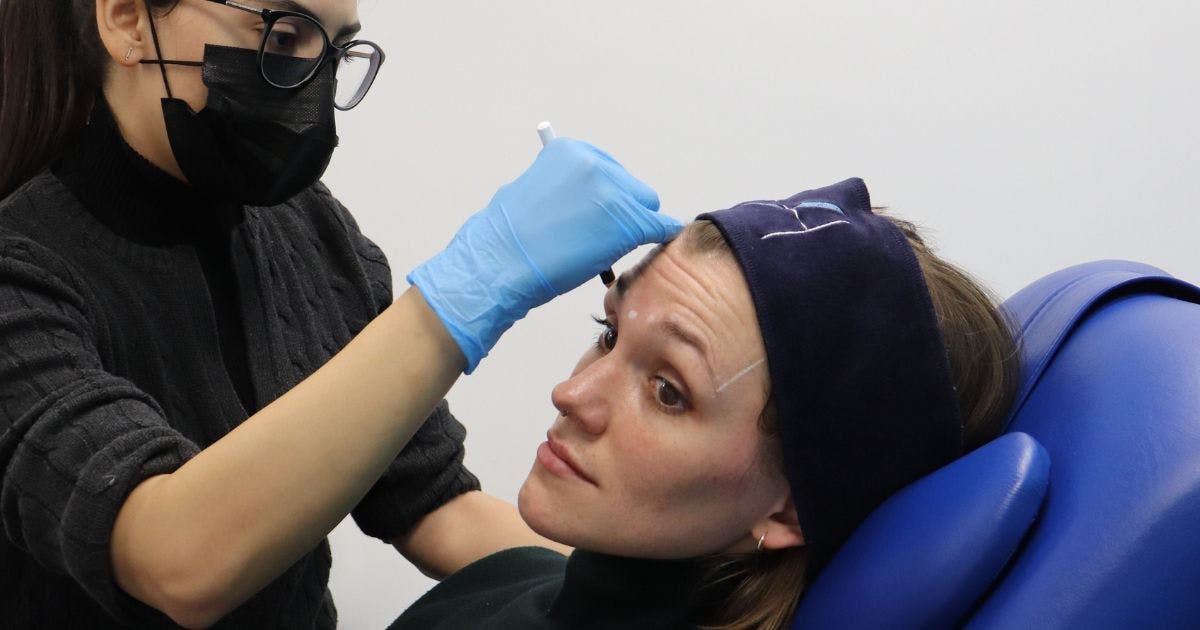 How to correct eyebrow asymmetry with toxin marking up