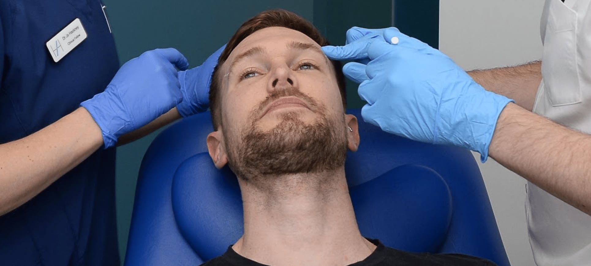 Botox for men administering botulinum toxin anti-wrinkle treatment