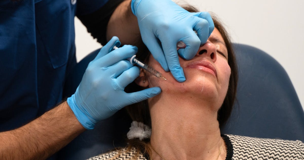chin and jaw filler - jawline contouring demonstration at Harley Academy