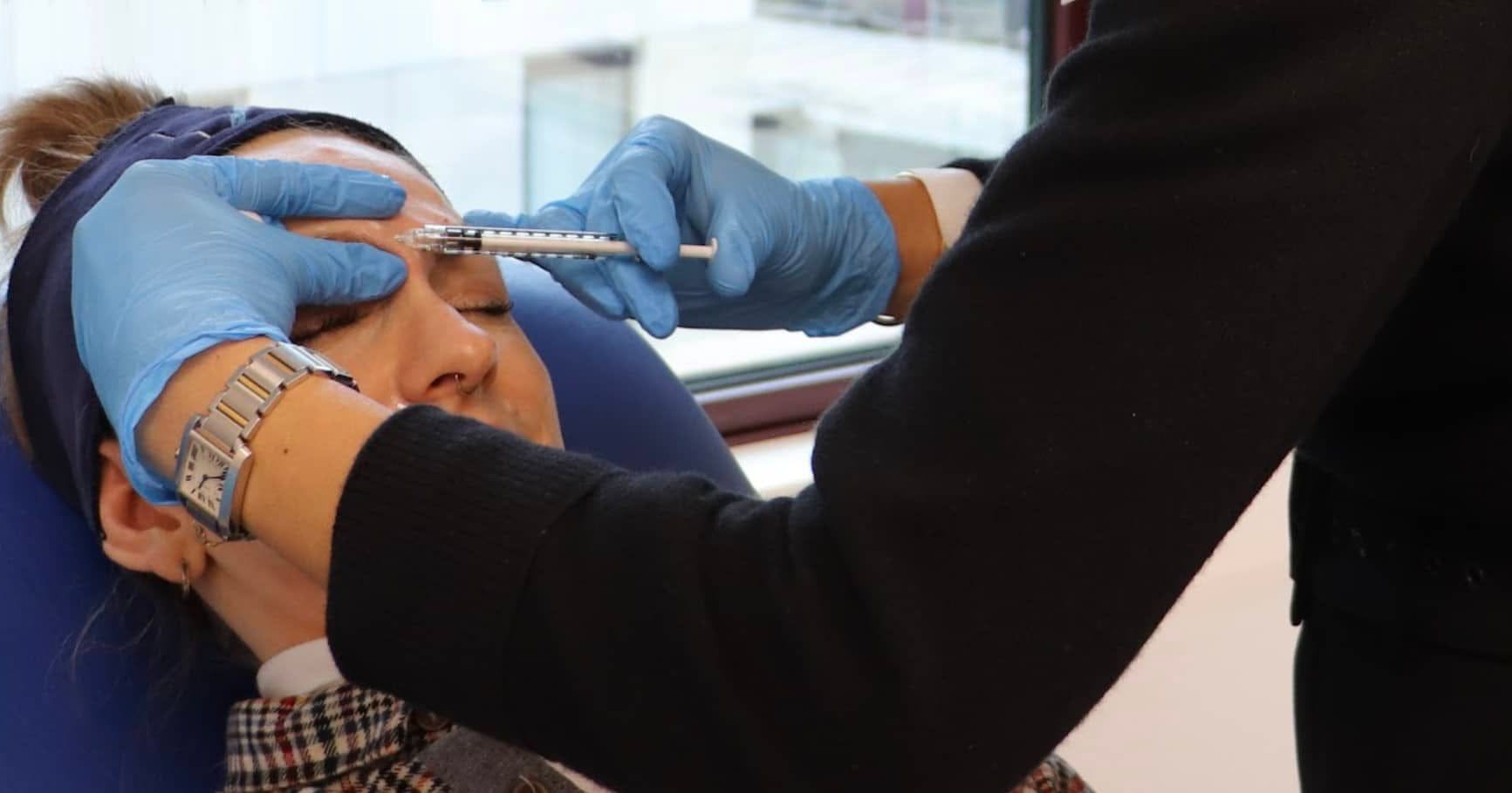 How to tell Eyebrow Ptosis from Lid Ptosis