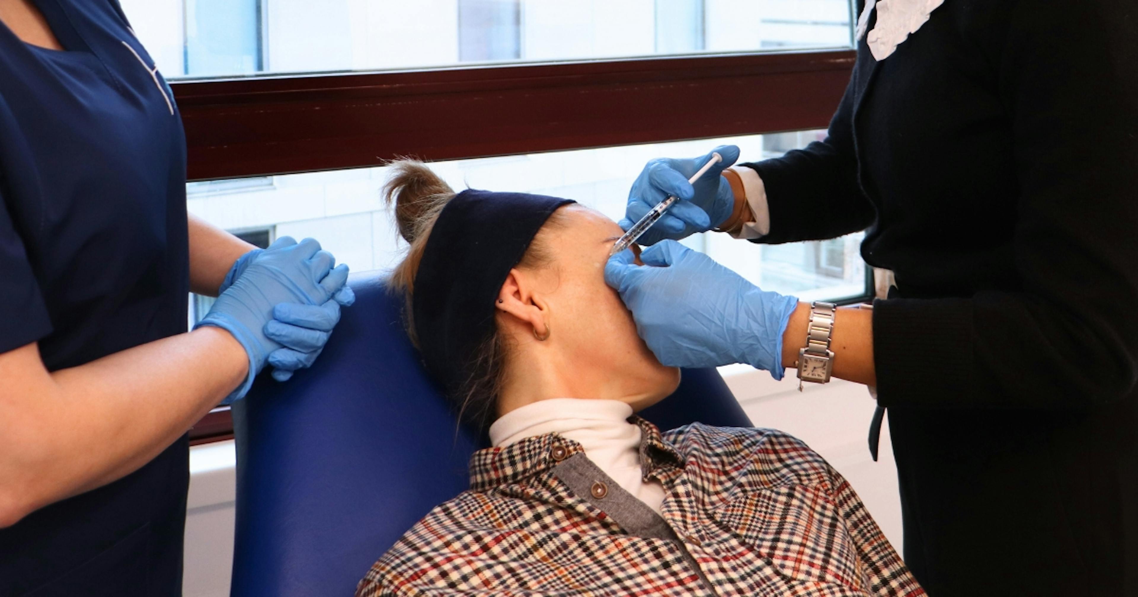 Treating the crow's feet lines with botulinum toxin during Harley Academy Level 7 mentoring