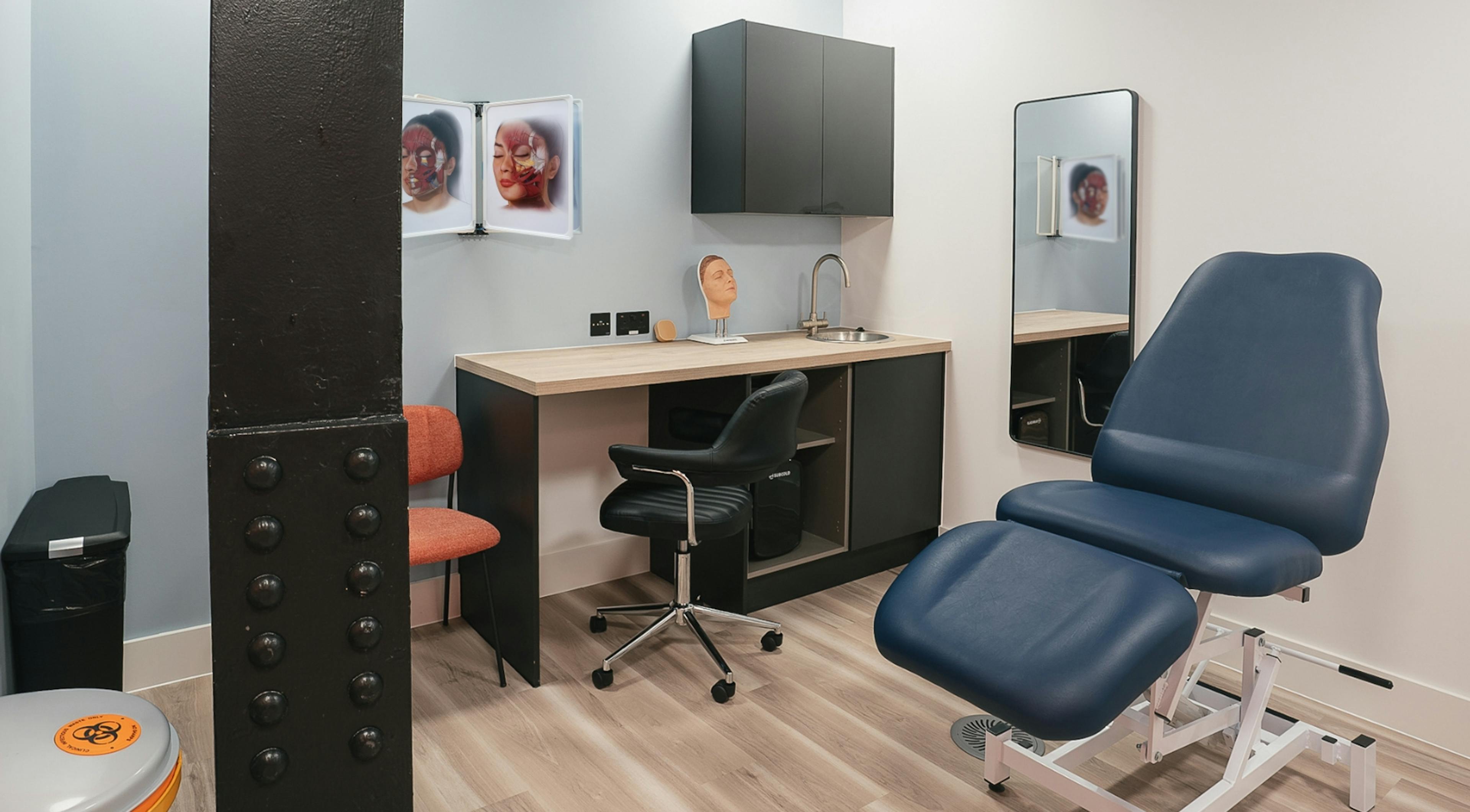 City of London Clinic Room to Rent Venue Hire at Harley Academy London Medical Aesthetics Bank Tube Station