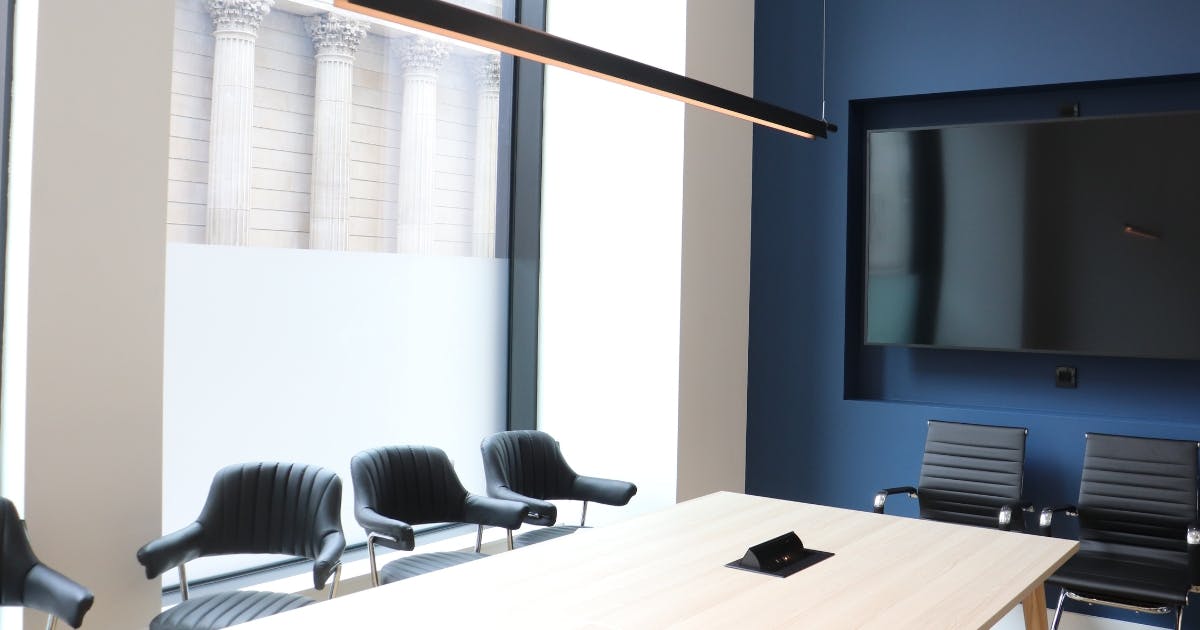 Harley Academy London meeting room hire - boardroom by the Bank of England