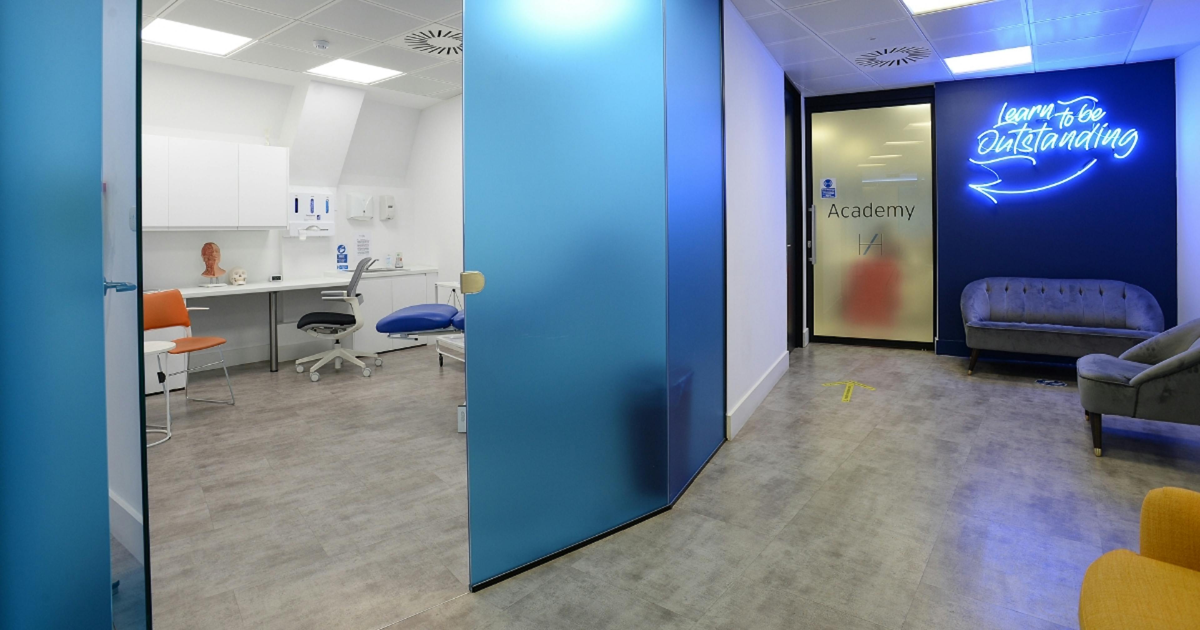 City of London aesthetics clinic rooms to rent at Harley Academy Copthall Avenue