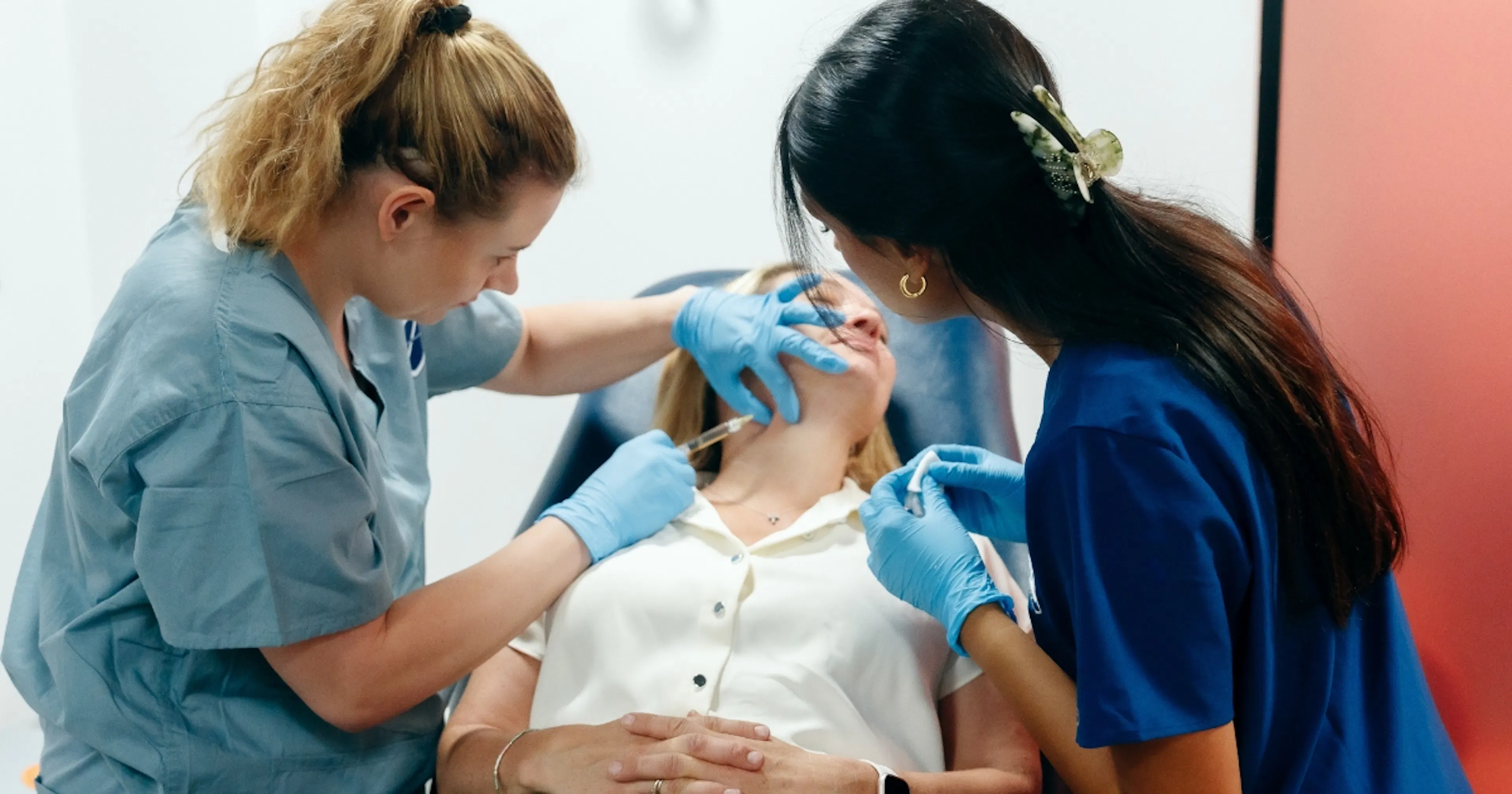 Mentored aesthetics training during Harley Academy polynucleotides training course
