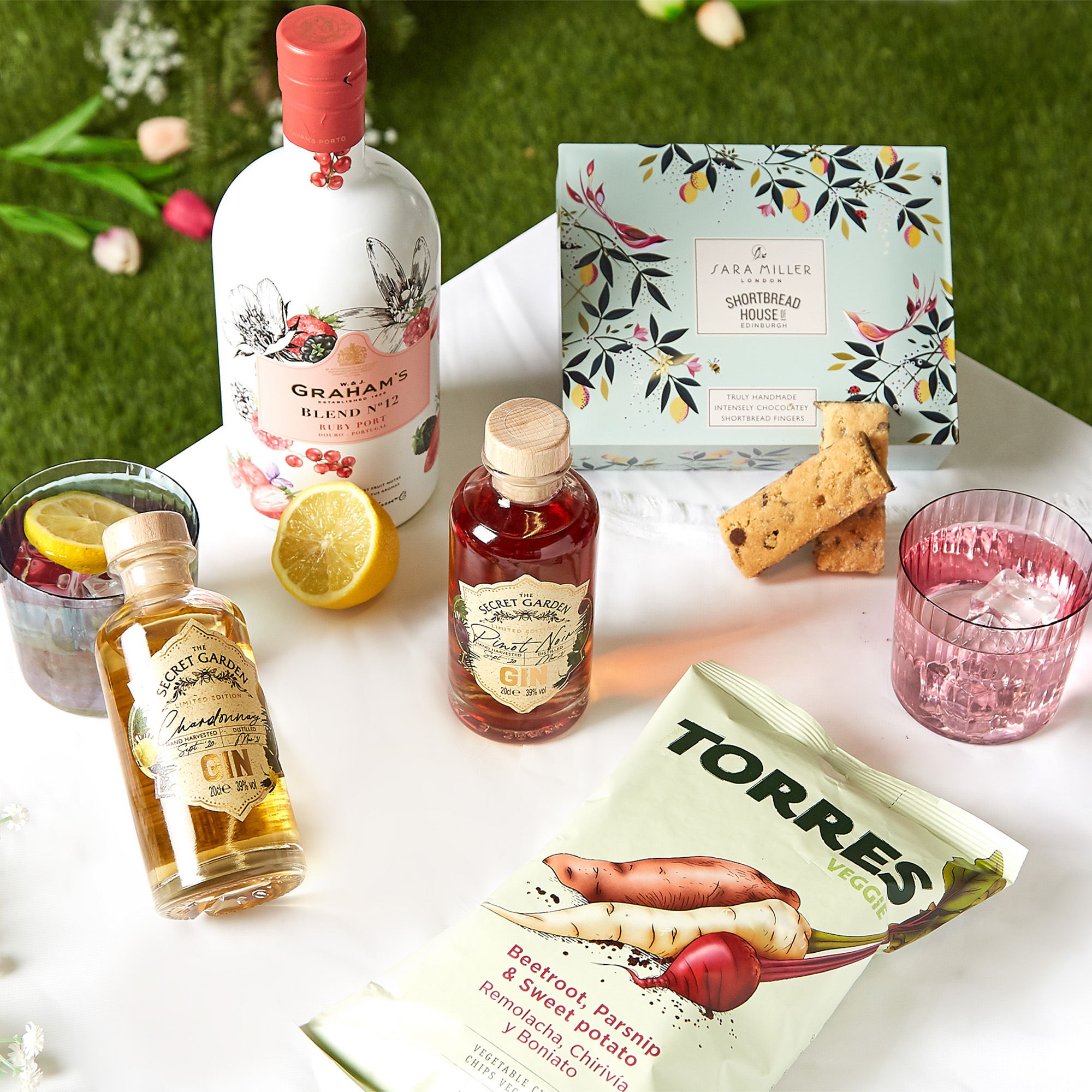 LUXURY PICNIC INSPIRATION FOR CORONATION CELEBRATIONS