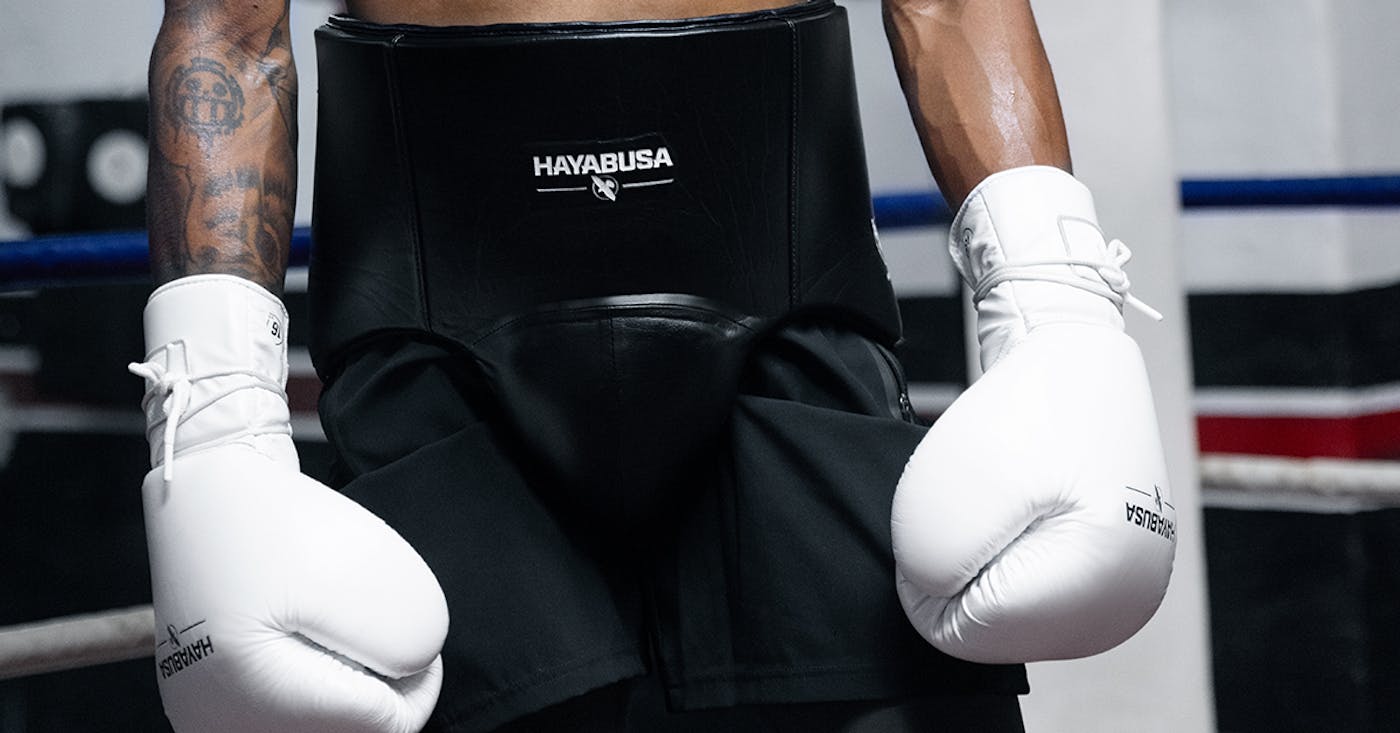 Selecting the right size: Ensure comfort and performance with properly fitted boxing gloves.