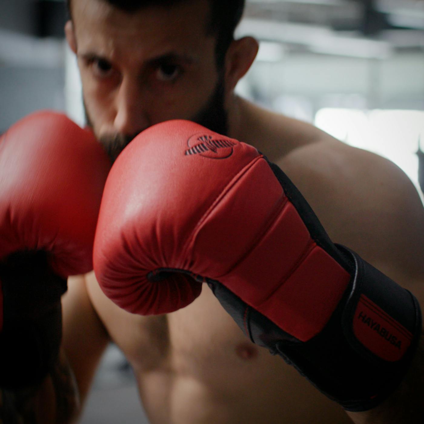 Do Red Boxing Gloves Intimidate? Combat‑Sports Color Science