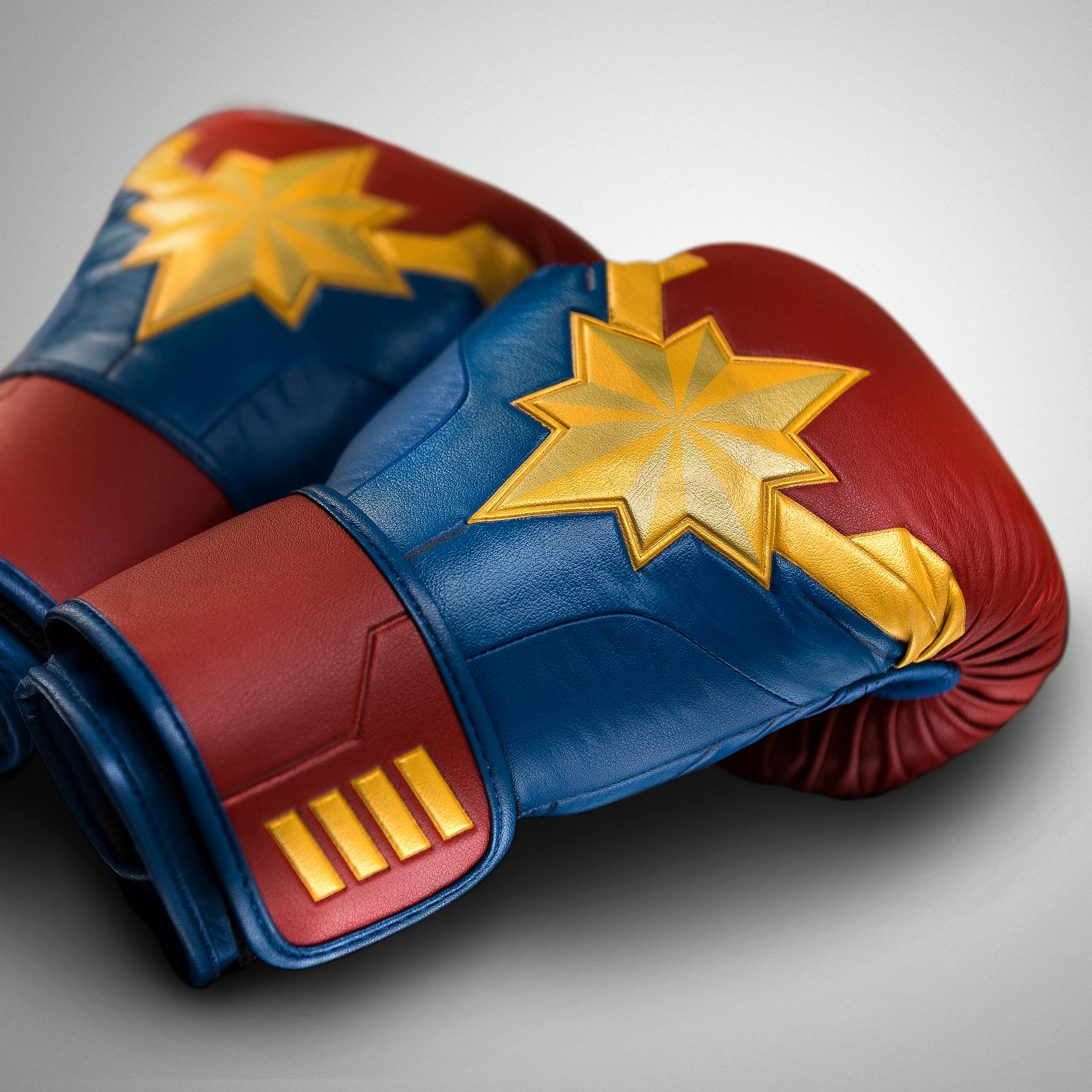 Hayabusa Captain Marvel Boxing Gloves - Picture 7 of 10