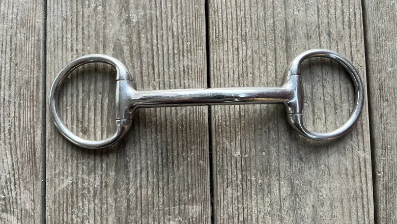 a mullen mouth (unjointed) snaffle