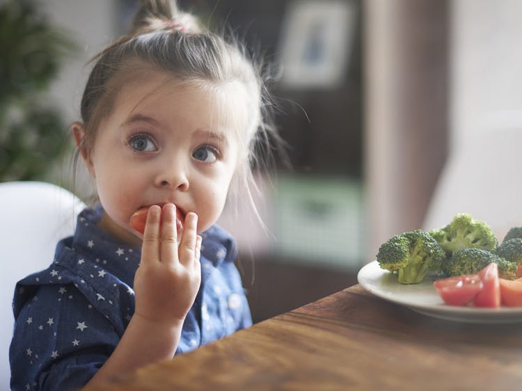 Waarom je kind maar beter niet dwingt zijn bord te eten | Goed Gevoel