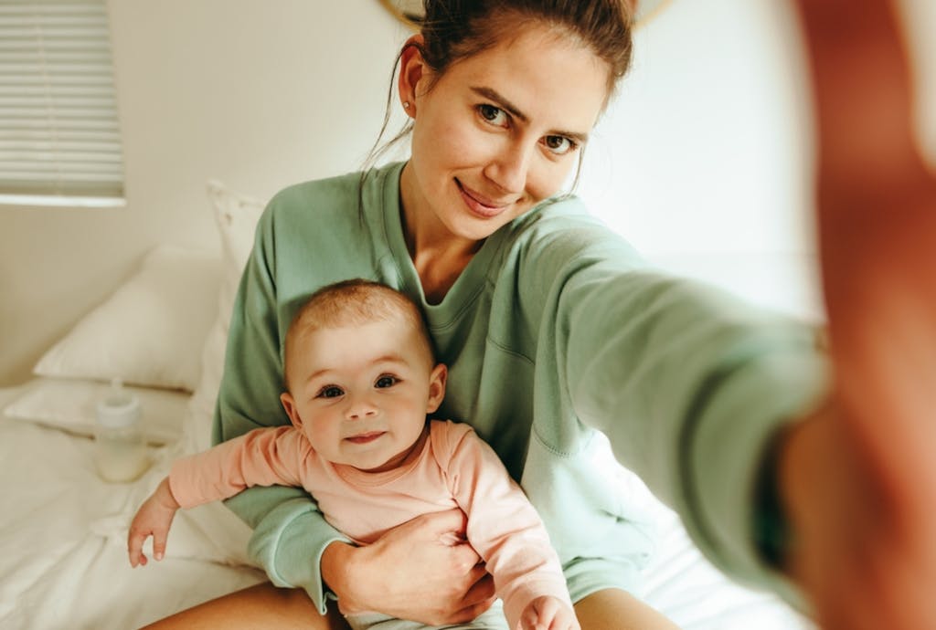 Mama trzymająca dziecko Mama trzymająca dziecko