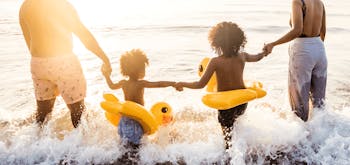 7 consejos para mantener protegidos a los niños bajo el sol