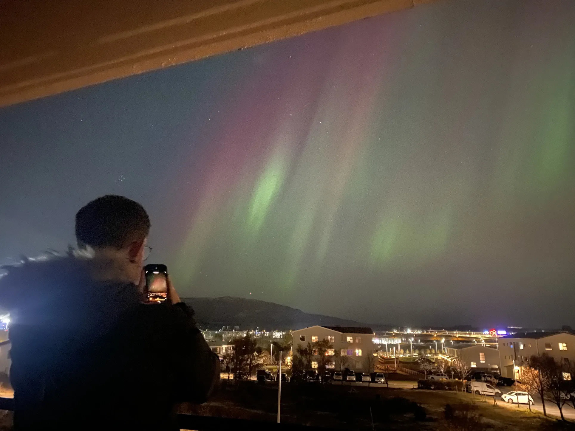 How take photo of the Northern Lights with a Phone's cover picture