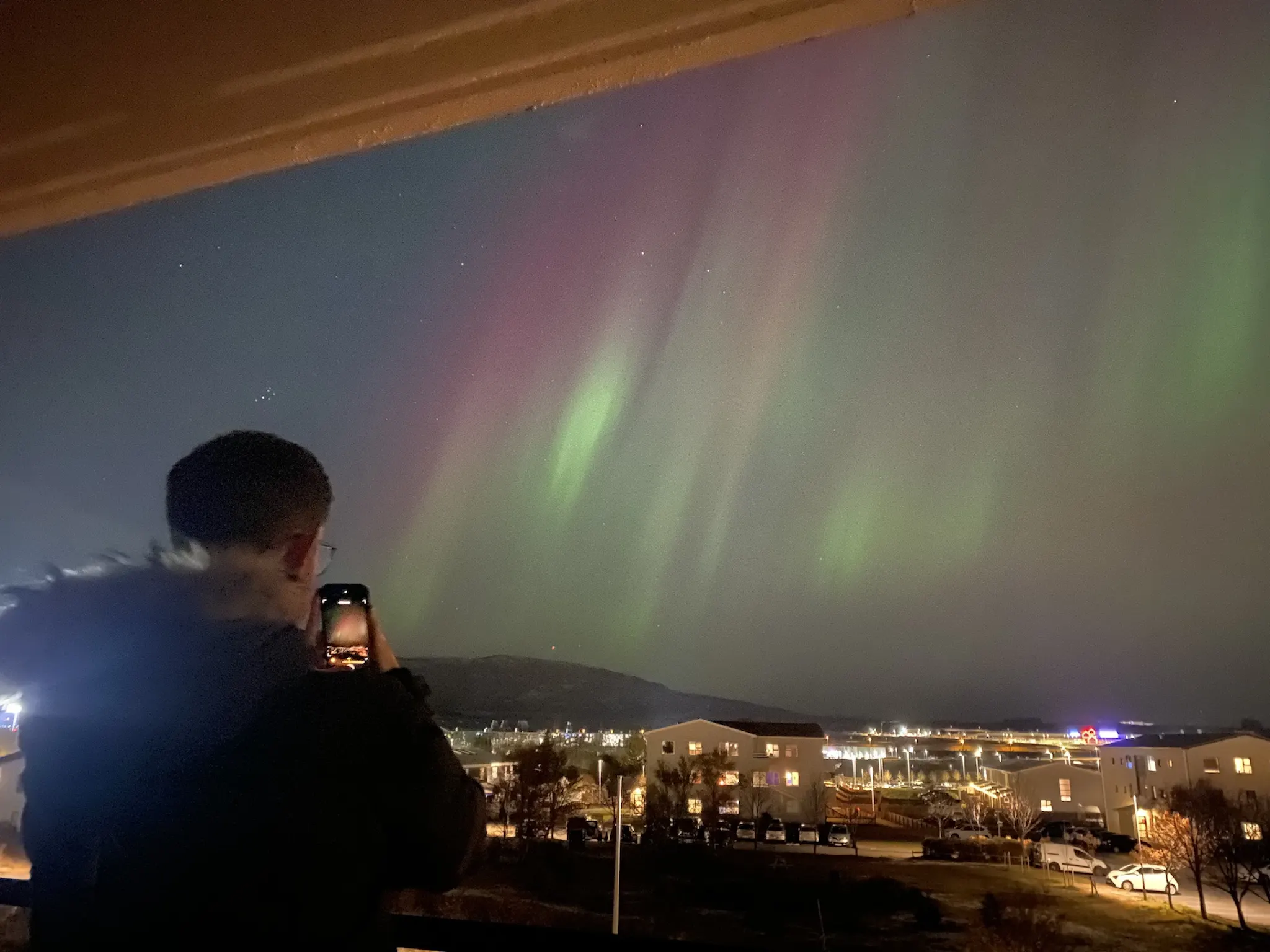 How take photo of the Northern Lights with a Phone's cover picture