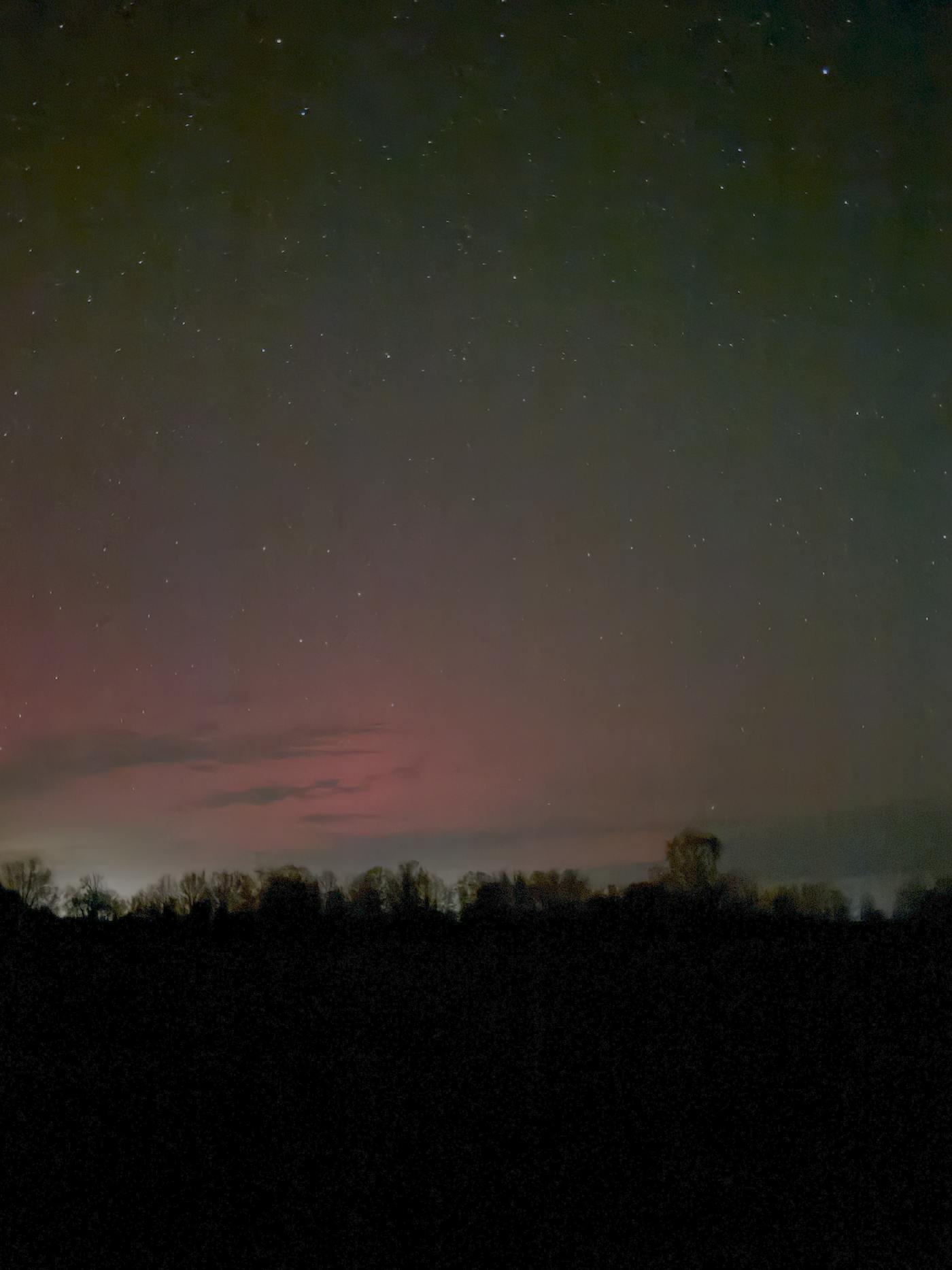 Faint Northern Lights spotted by Hello Aurora user in France.