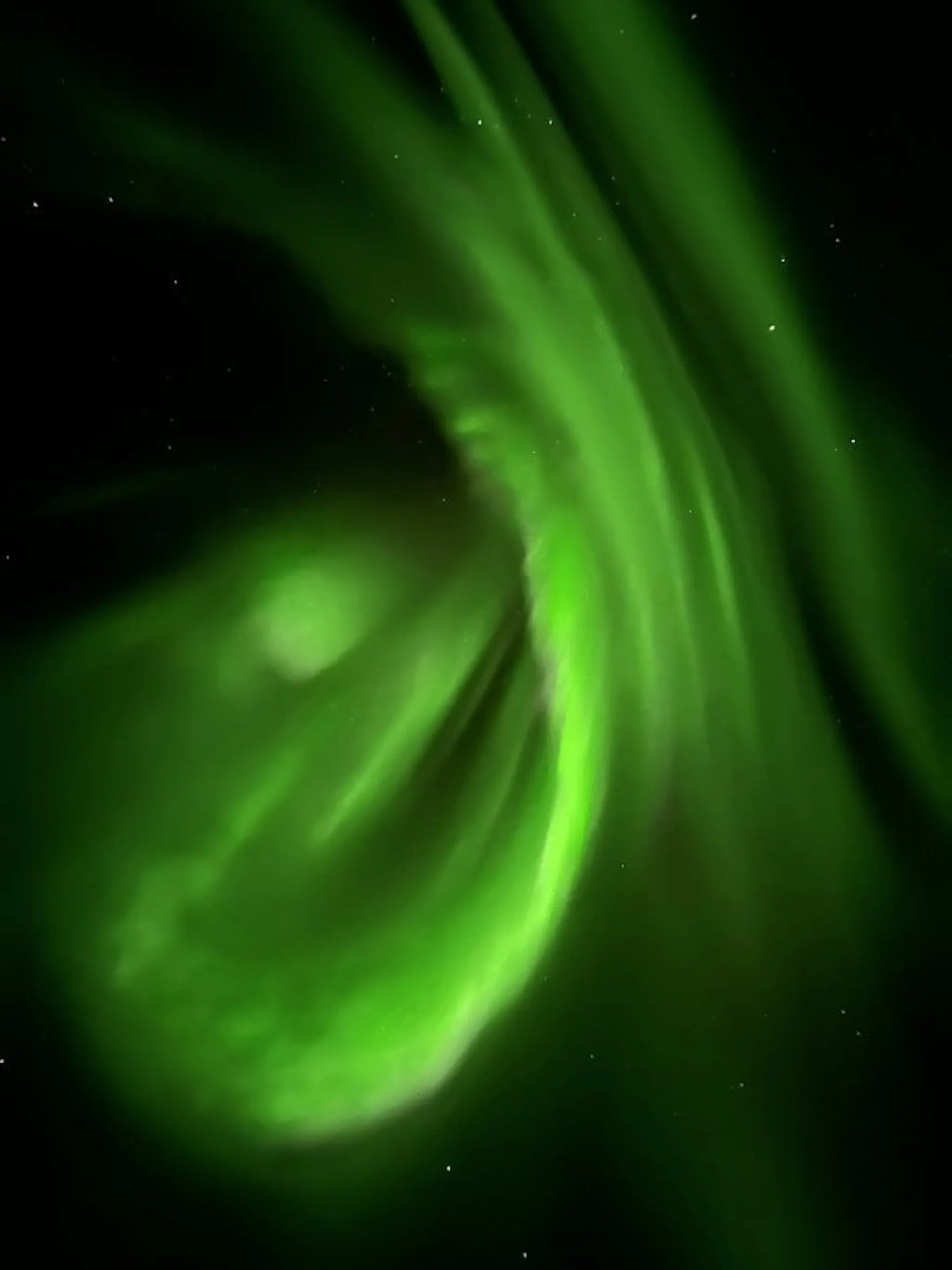 Mesmerizing Northern Lights above Snæfellsnes Peninsula in Iceland by @rubenclferreira
